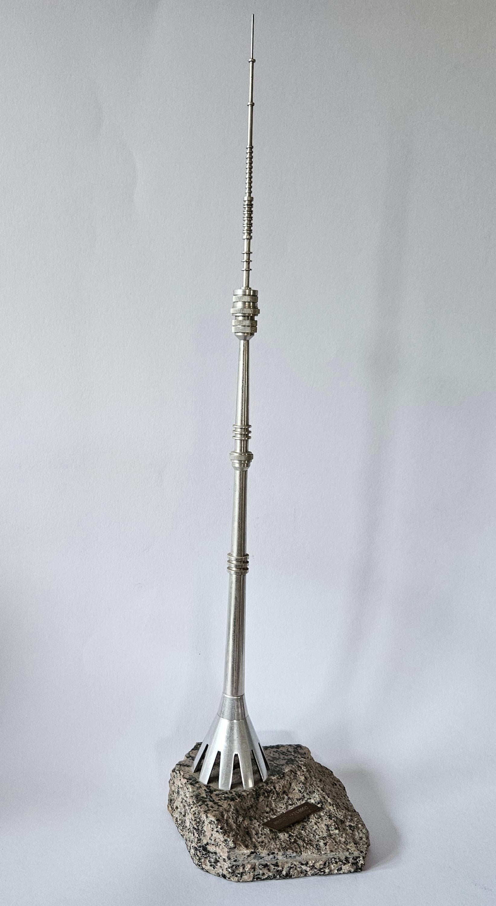 Grande tour de télévision Ostankino en aluminium du milieu du siècle, Moscou, 1970 en vente 2