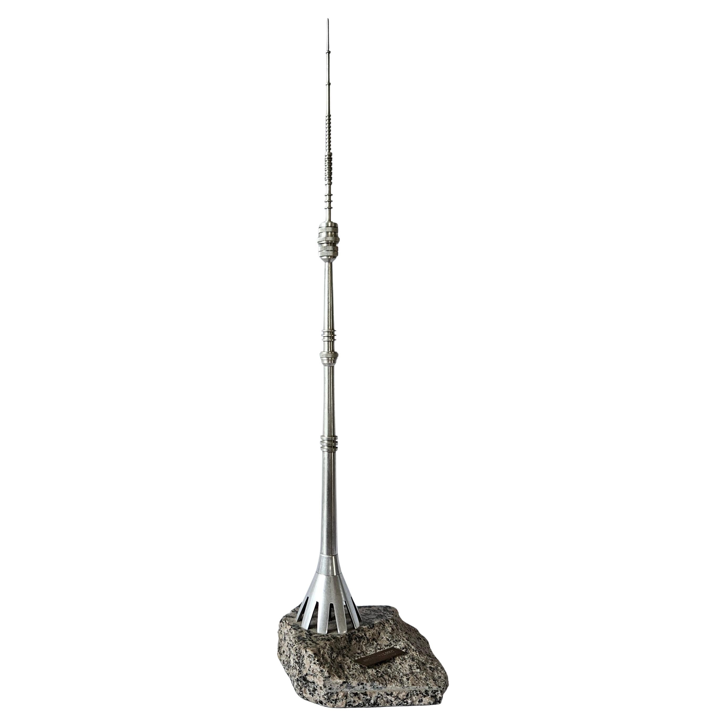 Grande tour de télévision Ostankino en aluminium du milieu du siècle, Moscou, 1970 en vente