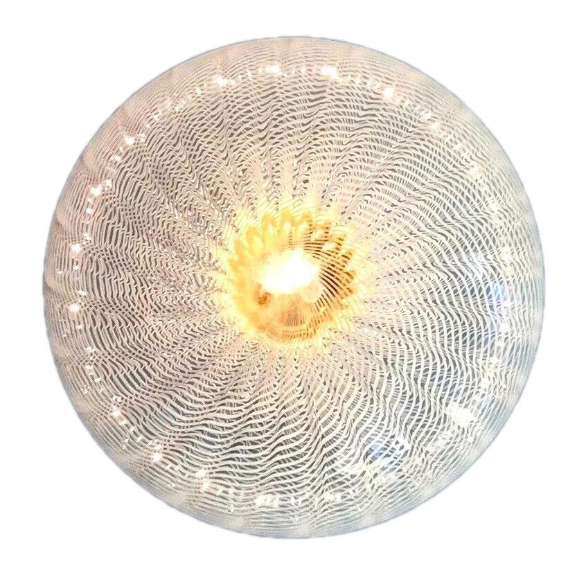 Große Leuchte aus geblasenem Glas aus der Mitte des Jahrhunderts im Zustand „Gut“ im Angebot in New York, NY