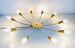 Grande lampadario Sputnik a 10 bracci in ottone del Medioevo, anni '50