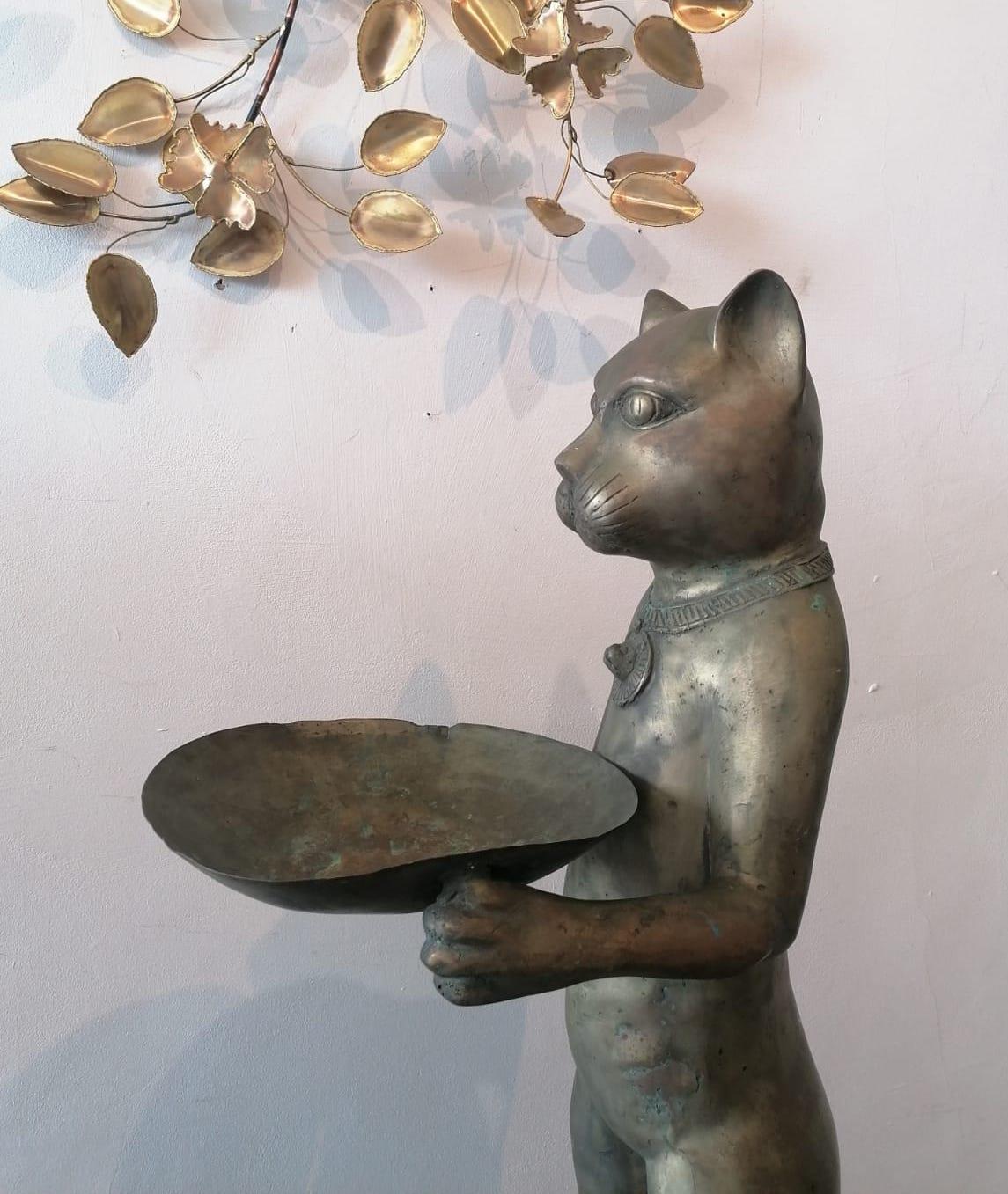 Large midcentury brass cat butler floorstanding sculpture, after Giacometti For Sale 3
