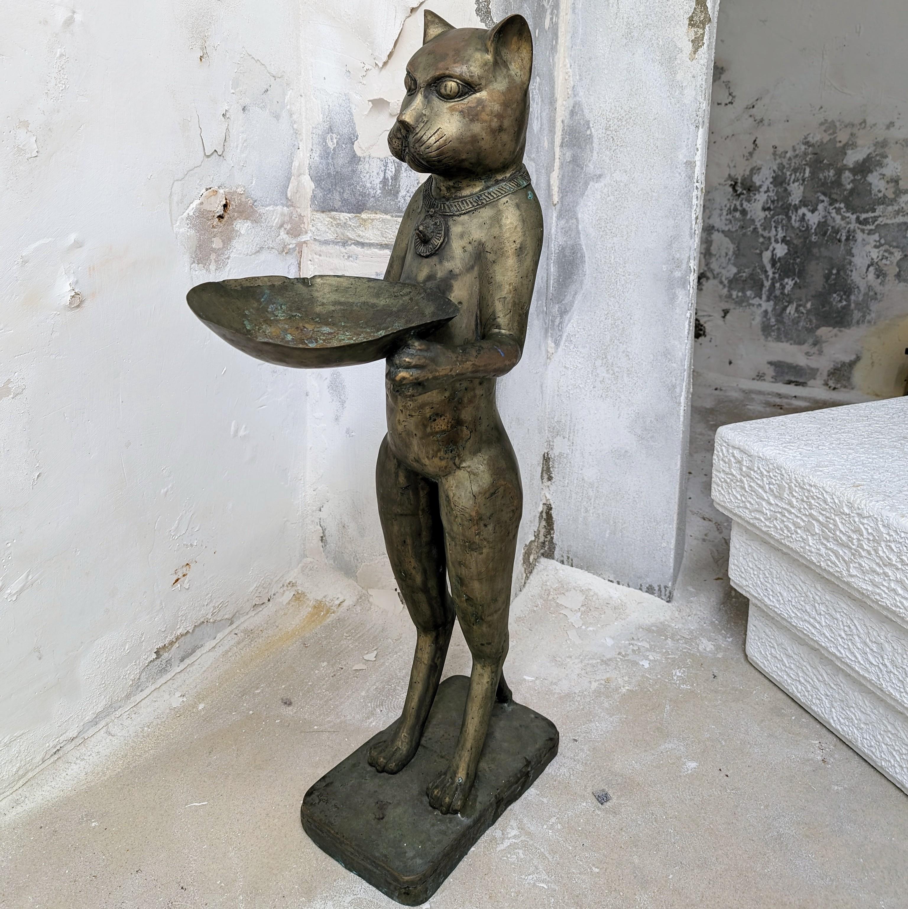 Large midcentury brass cat butler floorstanding sculpture, after Giacometti In Good Condition For Sale In Hastings, GB