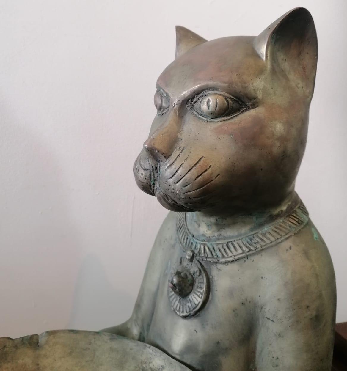 Large midcentury brass cat butler floorstanding sculpture, after Giacometti For Sale 2
