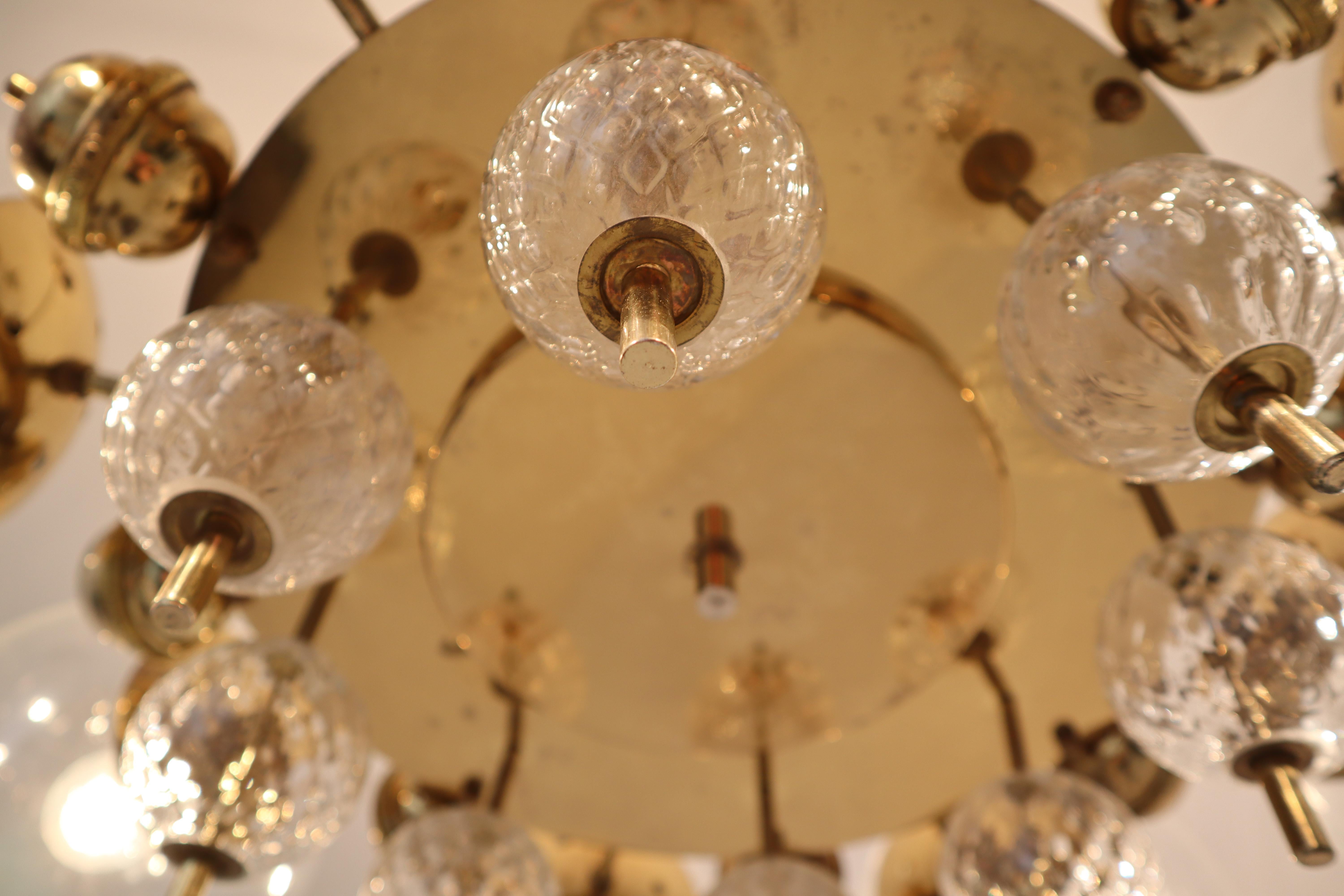 Large Midcentury Brass Chandelier with Eight Hand Blown Brass Globes , 1950s In Good Condition In Almelo, NL