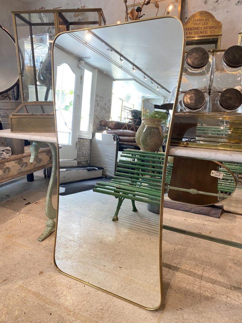 Magnificent Italian  mirror from around the 1960s, in a beautiful rectangular design with inward curved sweeping sides. The mirror glass is original and the piece is stylistically related the well-known designer Giò Ponti’s work.

Notice the elegant