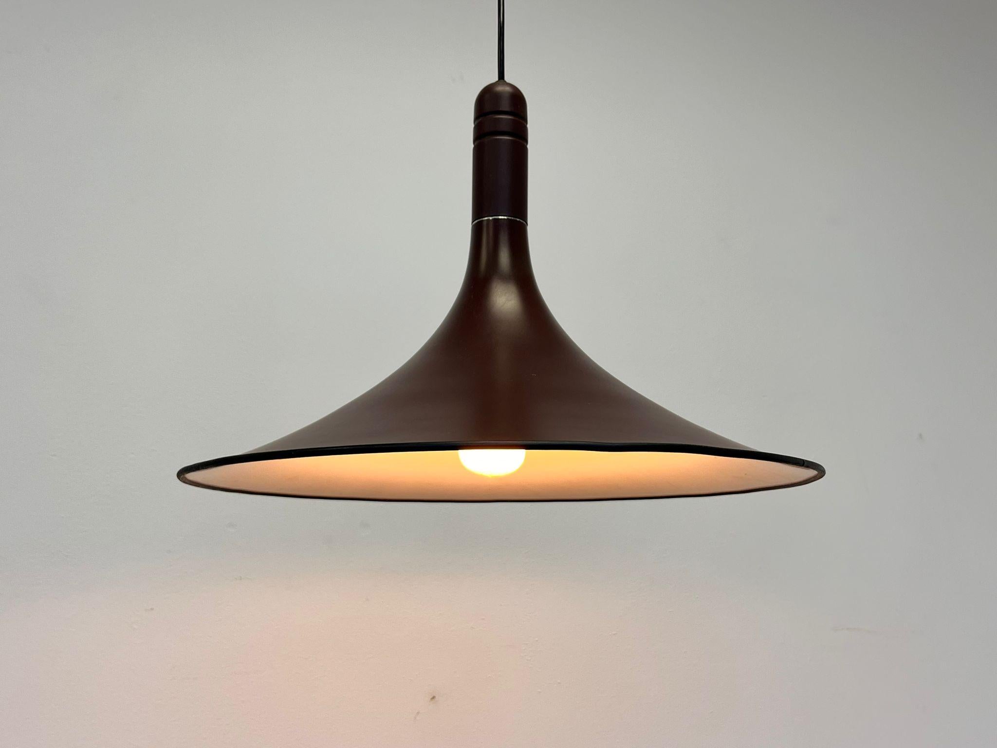 Grande ciondolo marrone raro del Medioevo, Danimarca, anni '70 in vendita 2