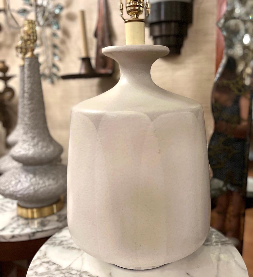 Grande lampe en céramique du milieu du siècle en vente 1