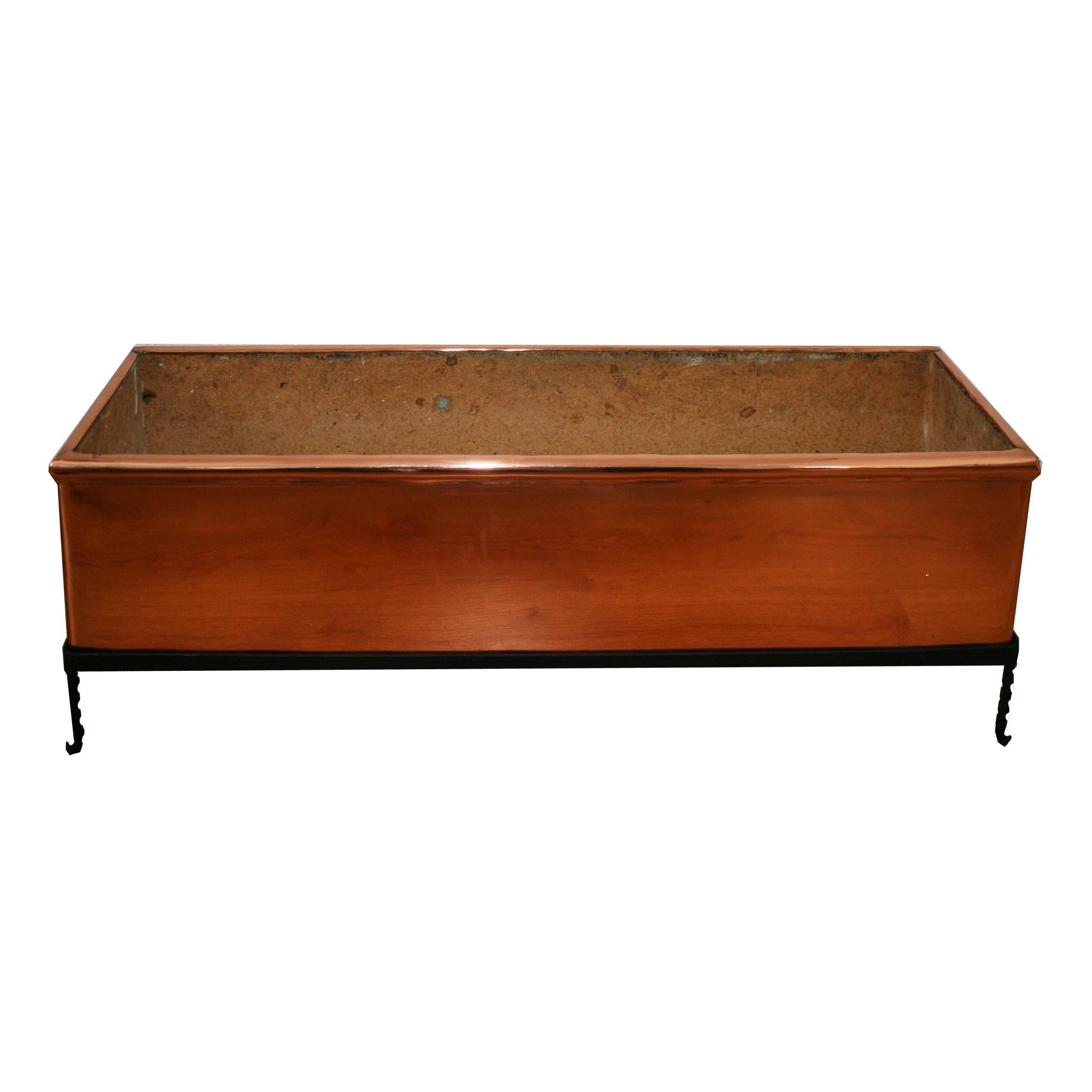 This elevated planter, designed to Stand freely on the floor, was made in Spain in the 1950s or 1960s.
Wooden interior this planter has a thick sheet copper and a independent wrought iron Stand.
Coming from a religious school, it has always been