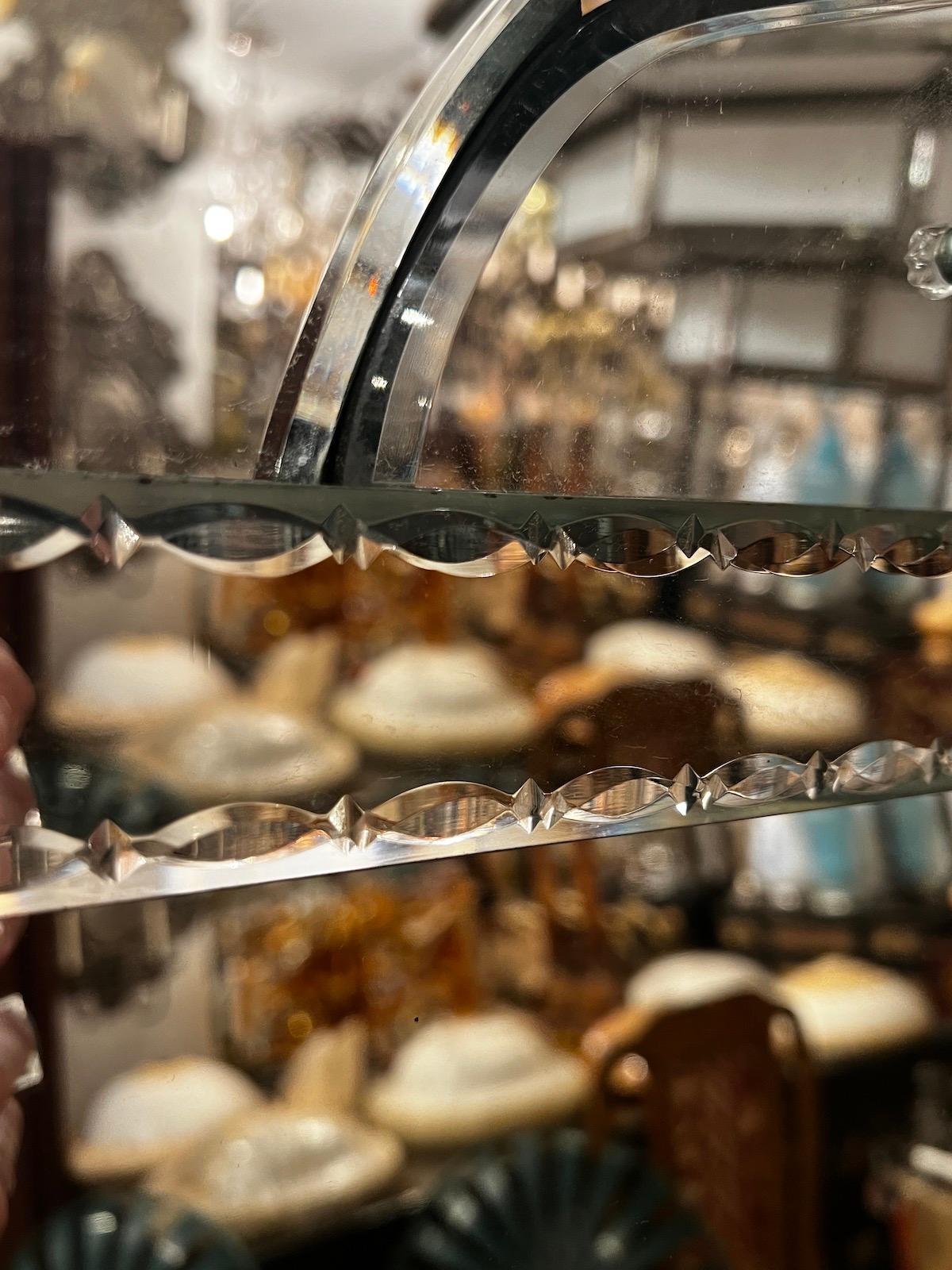 Großer geätzter Spiegel aus der Mitte des Jahrhunderts im Zustand „Gut“ im Angebot in New York, NY