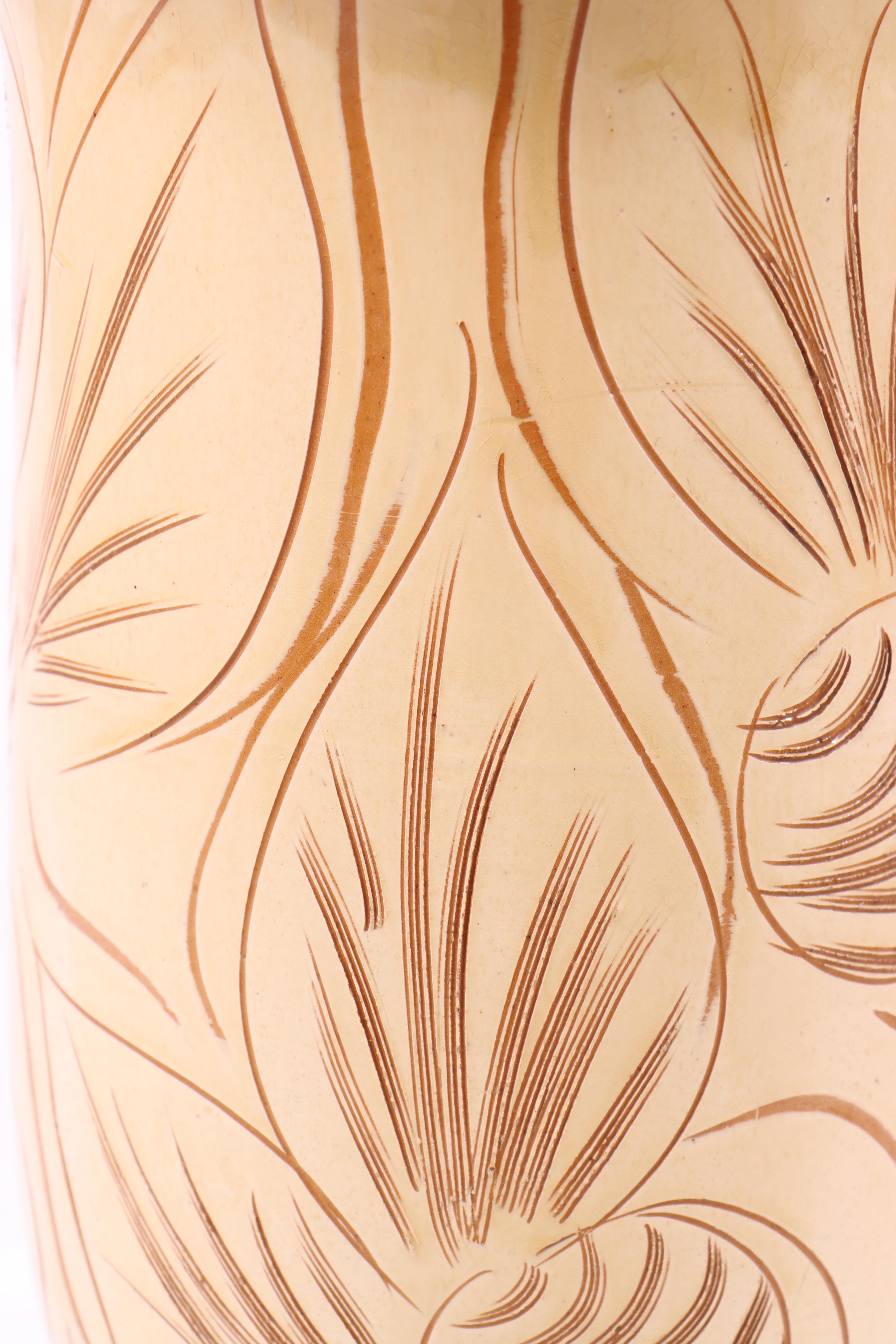 Grand vase de sol en céramique, conçu et fabriqué par Kähler. Etat original.