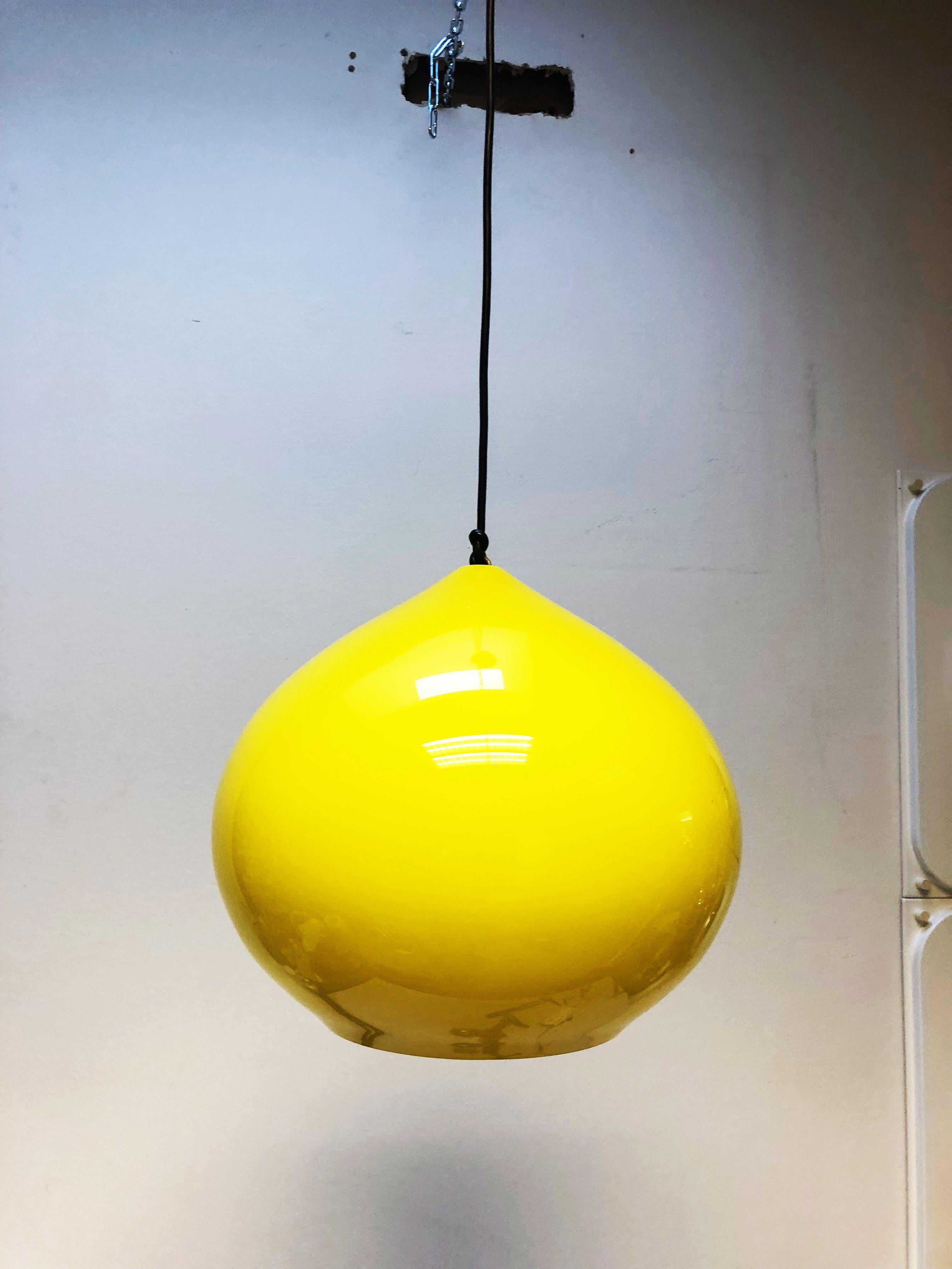 Large Midcentury Glass Pendant by Alessandro Pianon for Vistosi In Good Condition In Vienna, AT