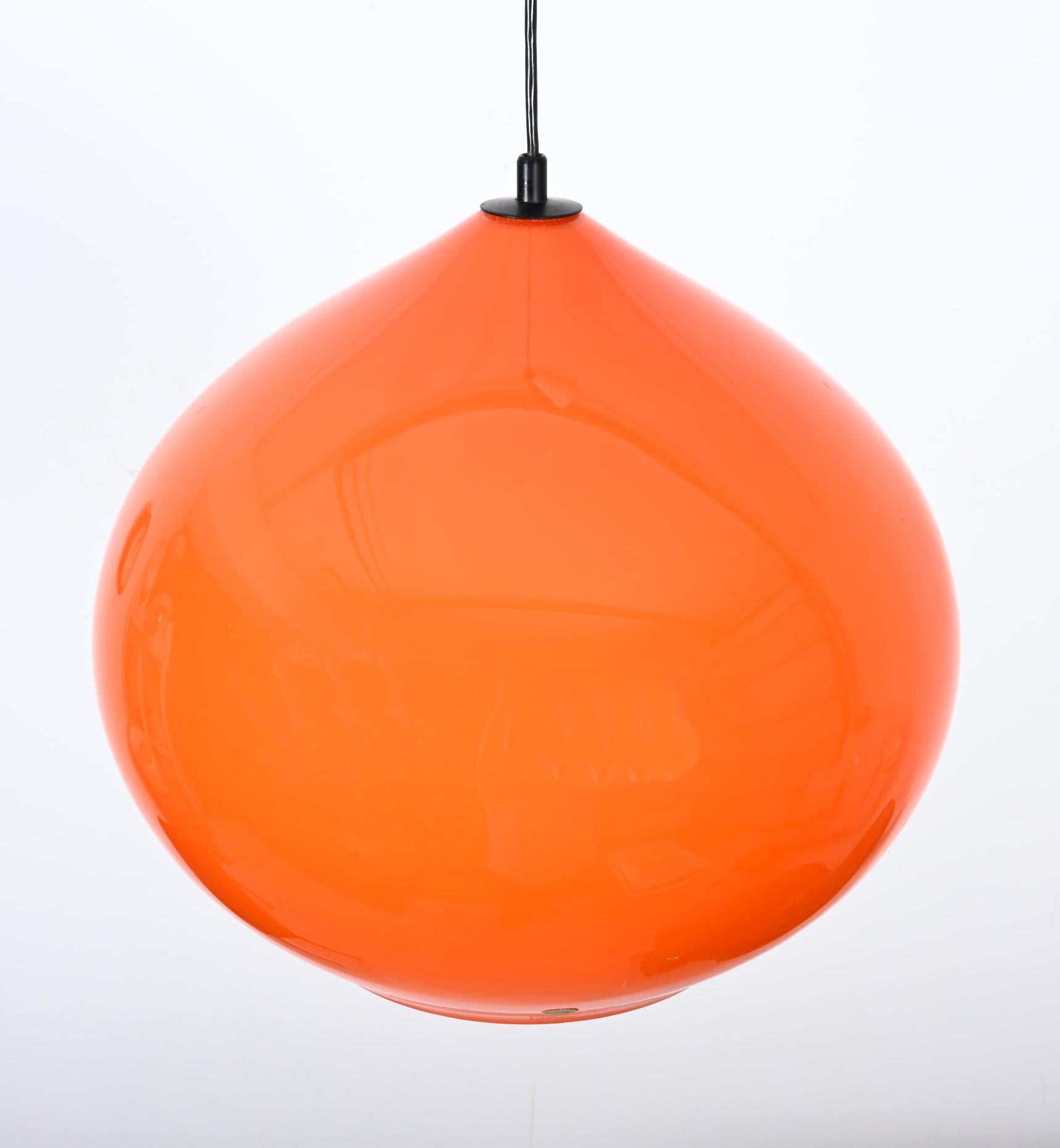 Milieu du XXe siècle Large Midcentury Glass Pendant by Alessandro Pianon for Vistosi en vente