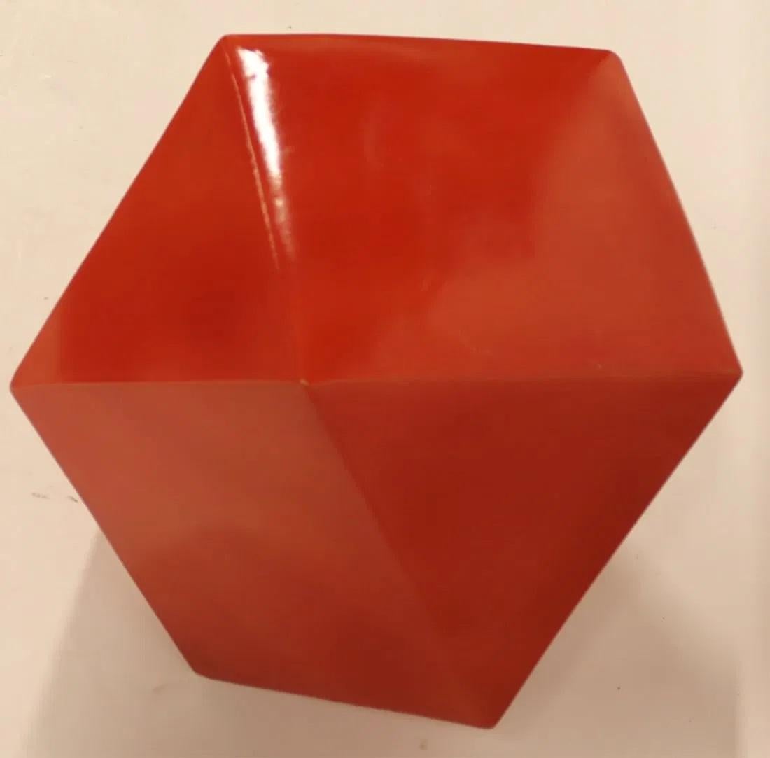Vernissé Grand cube en céramique émaillée du milieu du siècle  -  Table d'appoint en vente