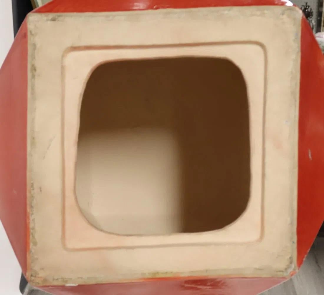 20ième siècle Grand cube en céramique émaillée du milieu du siècle  -  Table d'appoint en vente
