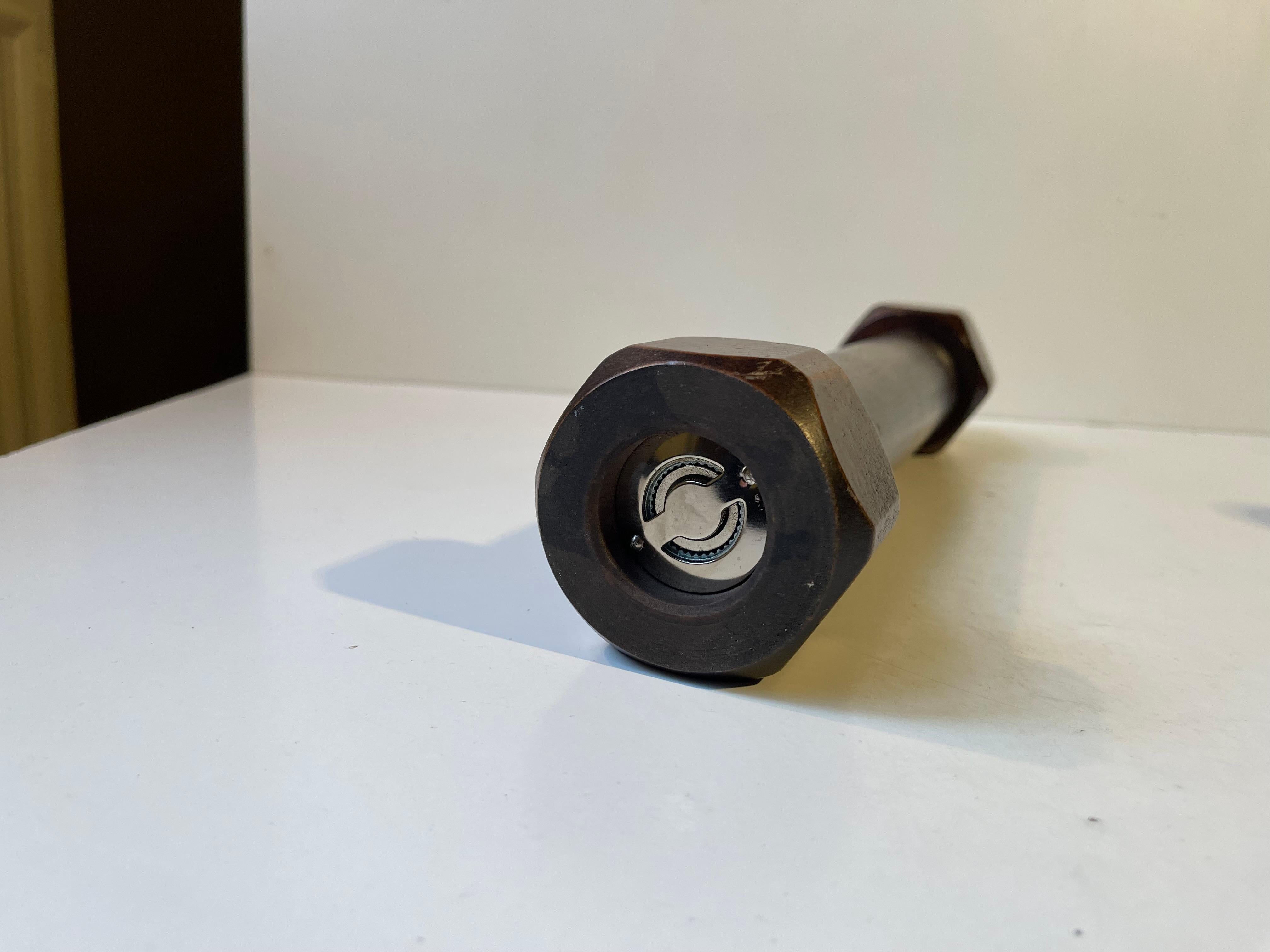 Großes industrielles Salz- und Pfeffermühlenset aus der Mitte des Jahrhunderts, 1970er Jahre (20. Jahrhundert) im Angebot