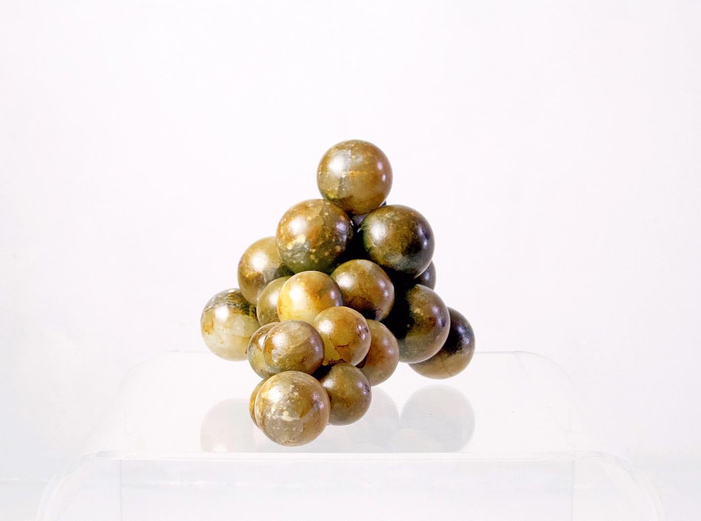 Large Midcentury Italian Alabaster Grapes In Good Condition In Albano Laziale, Rome/Lazio