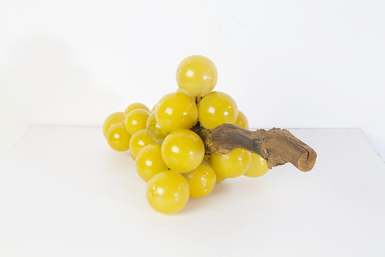 Large Midcentury Italian Alabaster Grapes In Good Condition In Albano Laziale, Rome/Lazio