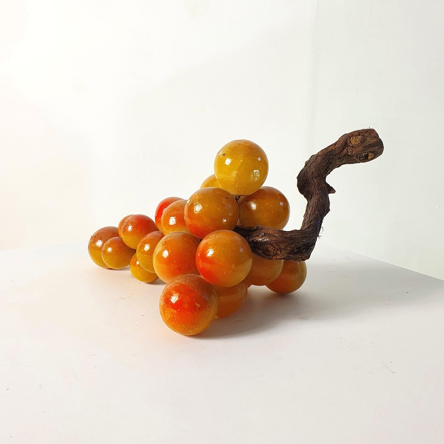 20ième siècle Grand raisin en albâtre italien du milieu du siècle en vente