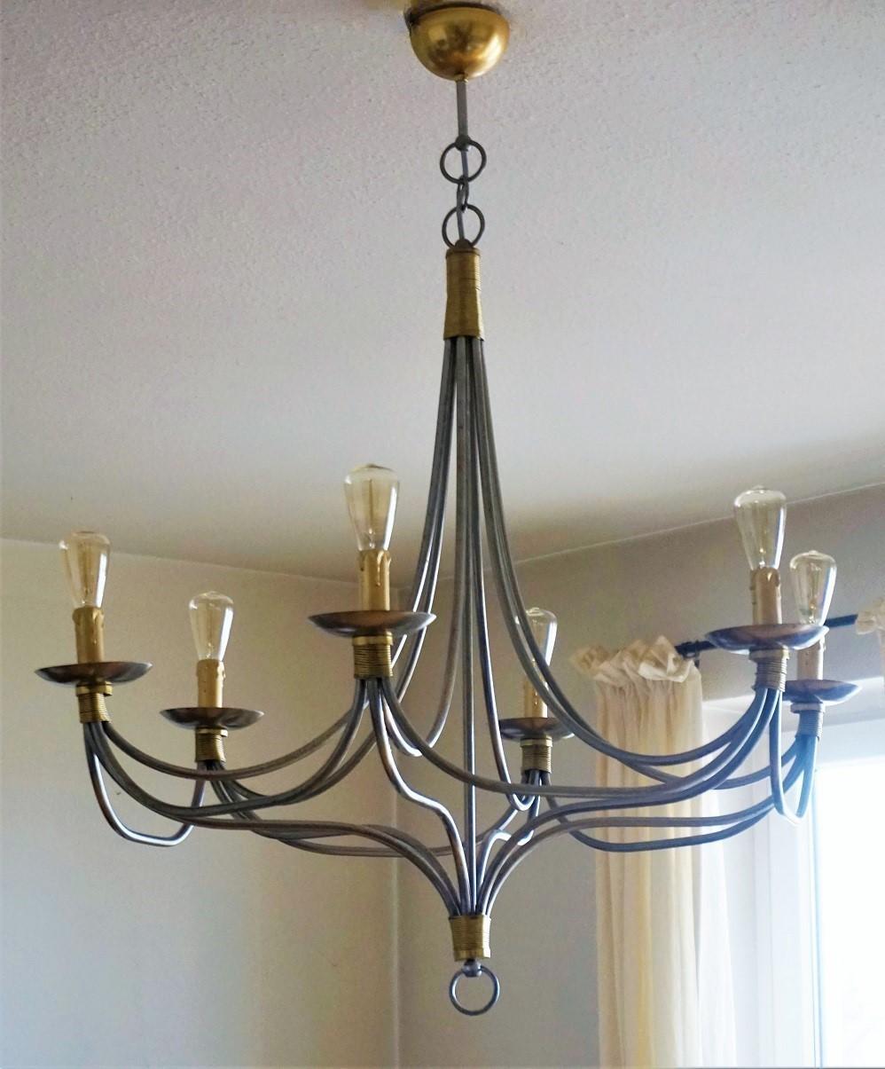A large Mid-Century Modern brushed chrome and brass six-light chandelier, Italy 1960s.
Six Edison E14 light candelabra bulb sockets.
Measures:
Overall height 39