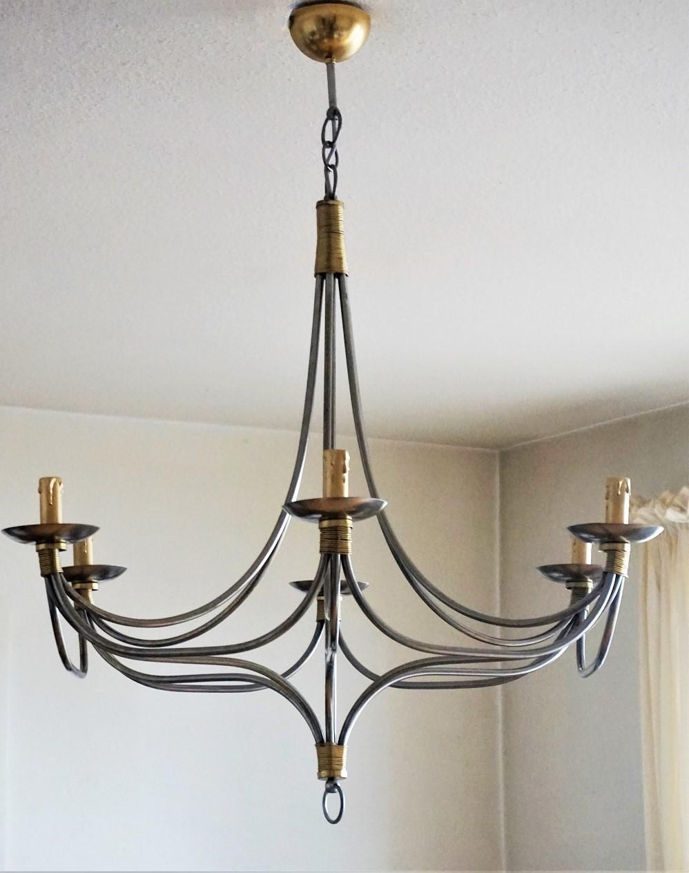 Large Midcentury Italian Brushed Chrome and Brass Six-Light Chandelier In Good Condition For Sale In Frankfurt am Main, DE