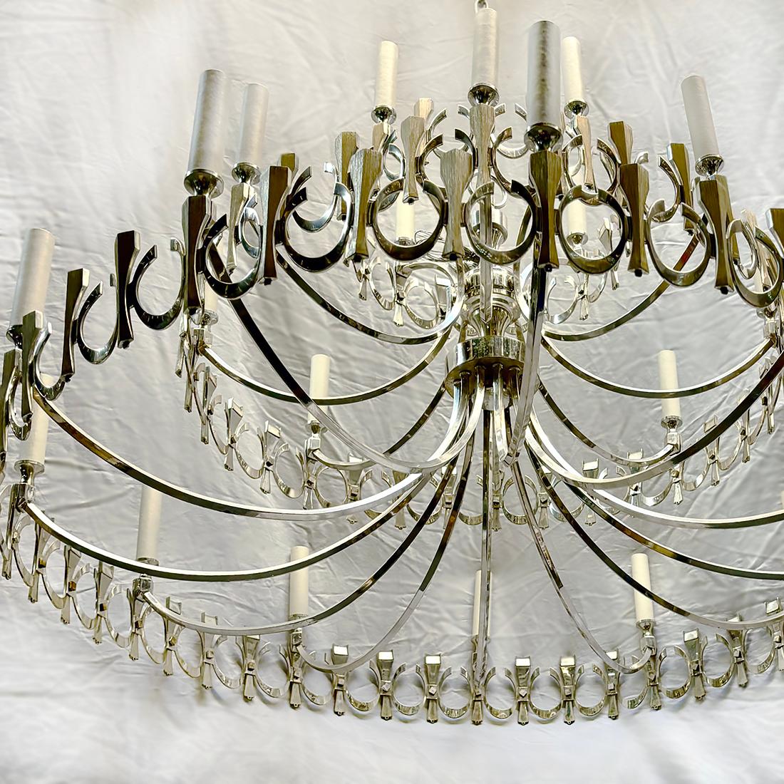 Large Midcentury Italian Chandelier In Good Condition For Sale In New York, NY