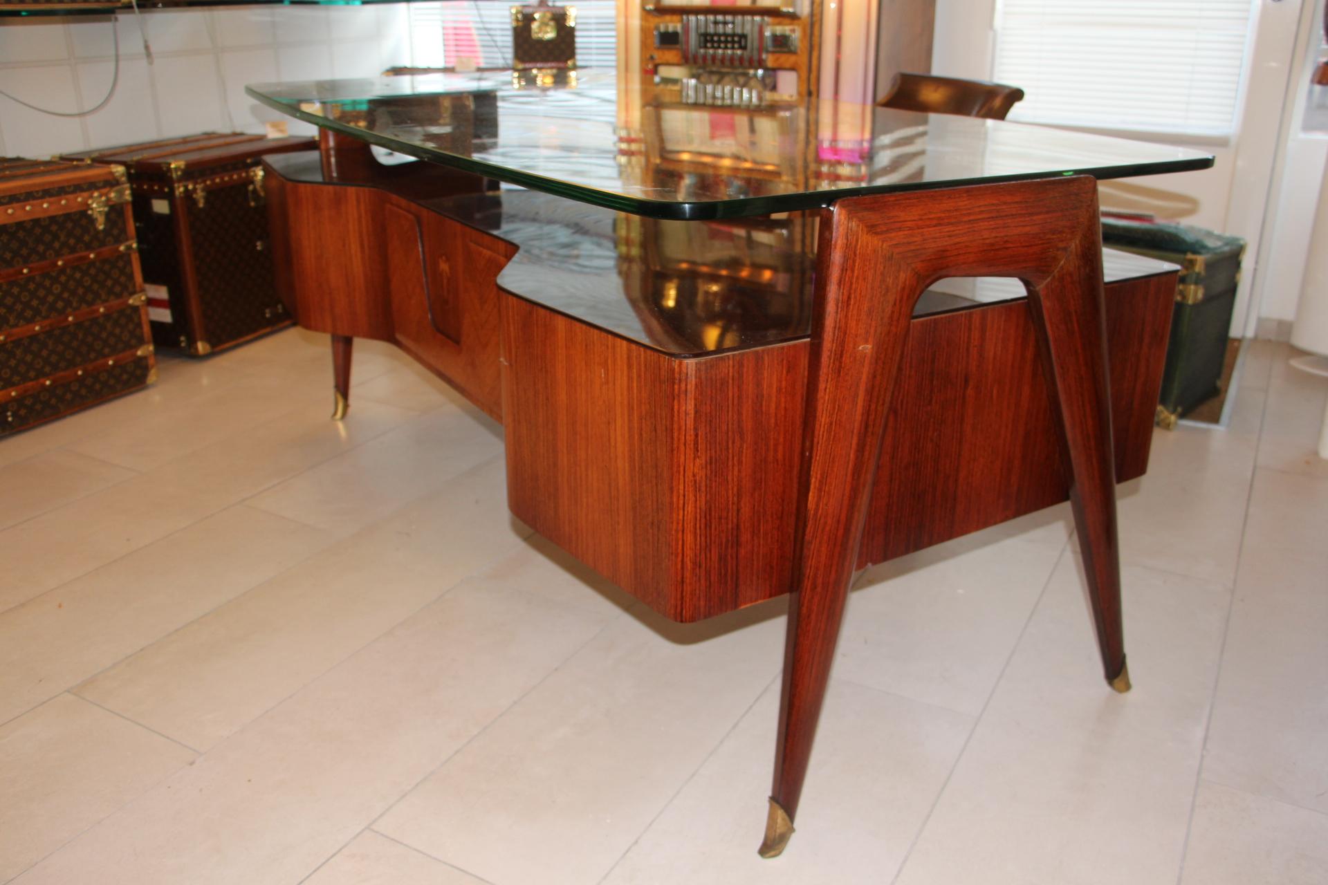 Mid-Century Modern Large Midcentury Italian Executive Desk by Vittorio Dassi For Sale