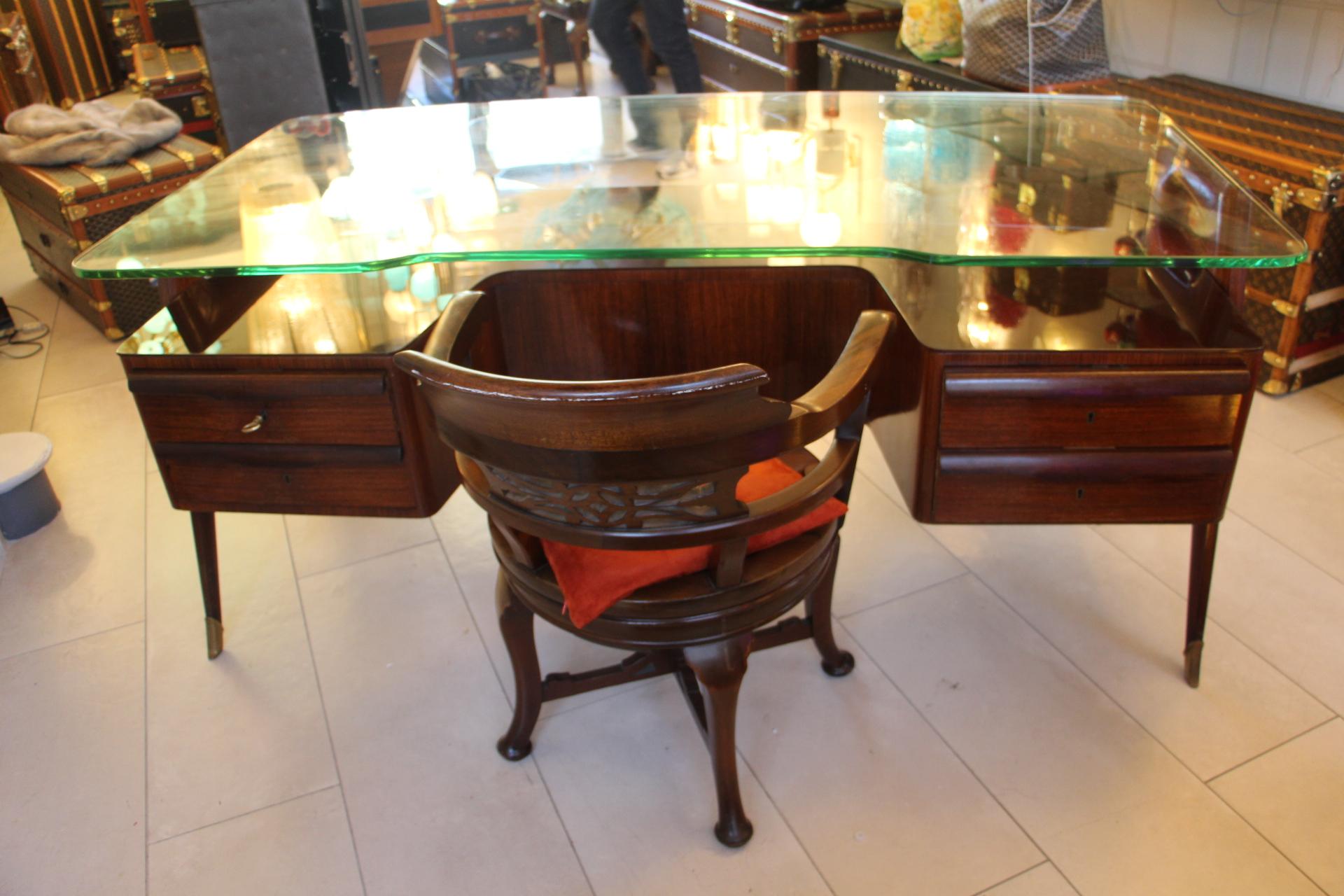 Großer italienischer geschäftsführender Schreibtisch aus der Mitte des Jahrhunderts von Vittorio Dassi im Angebot 2