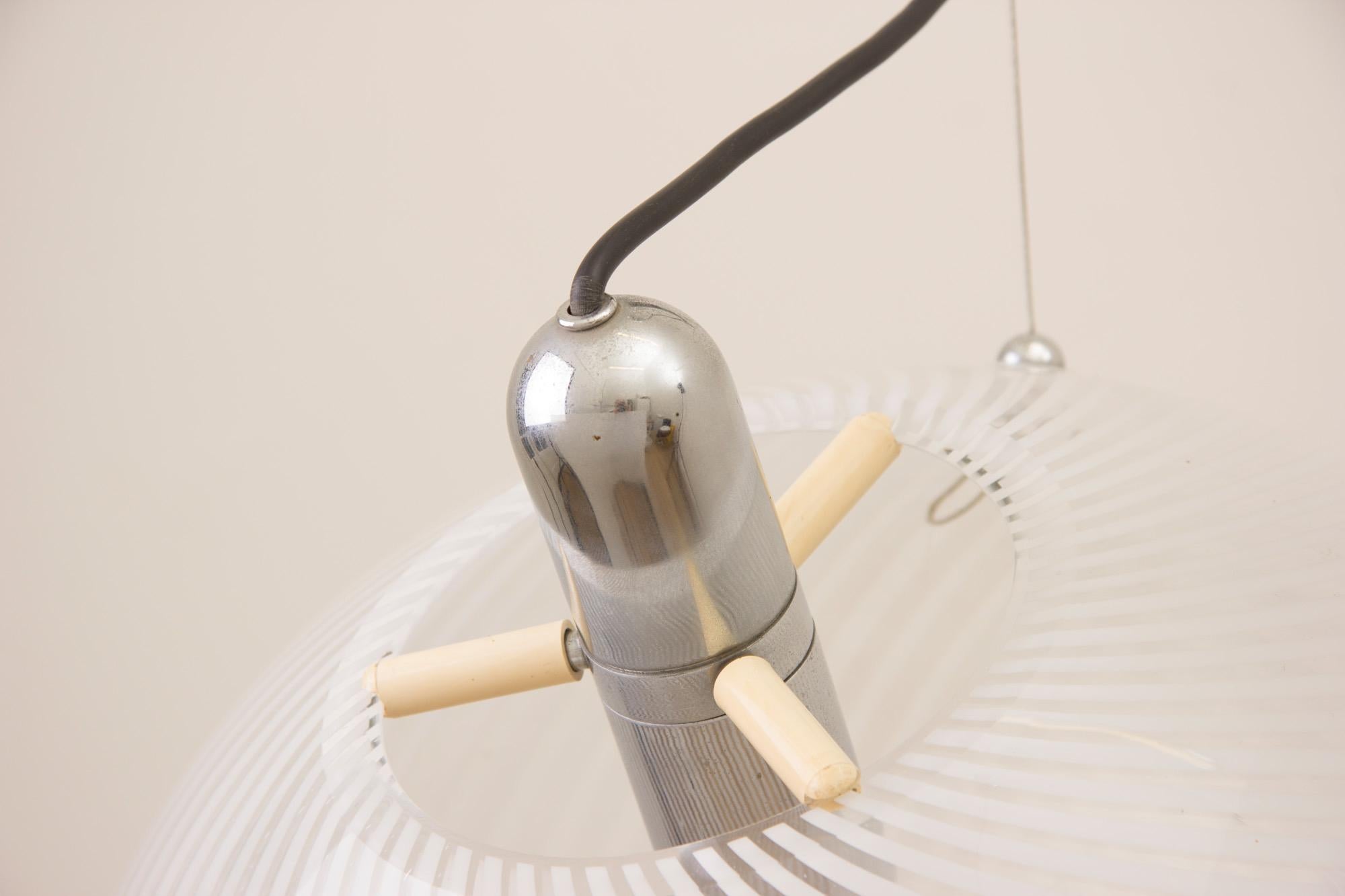 Midcentury globe ceiling light with drop wire suspension.
Impressive swirl glass globe.
Measures: H 96 cm, W 40 cm, D 40 cm
Italy, circa 1960.