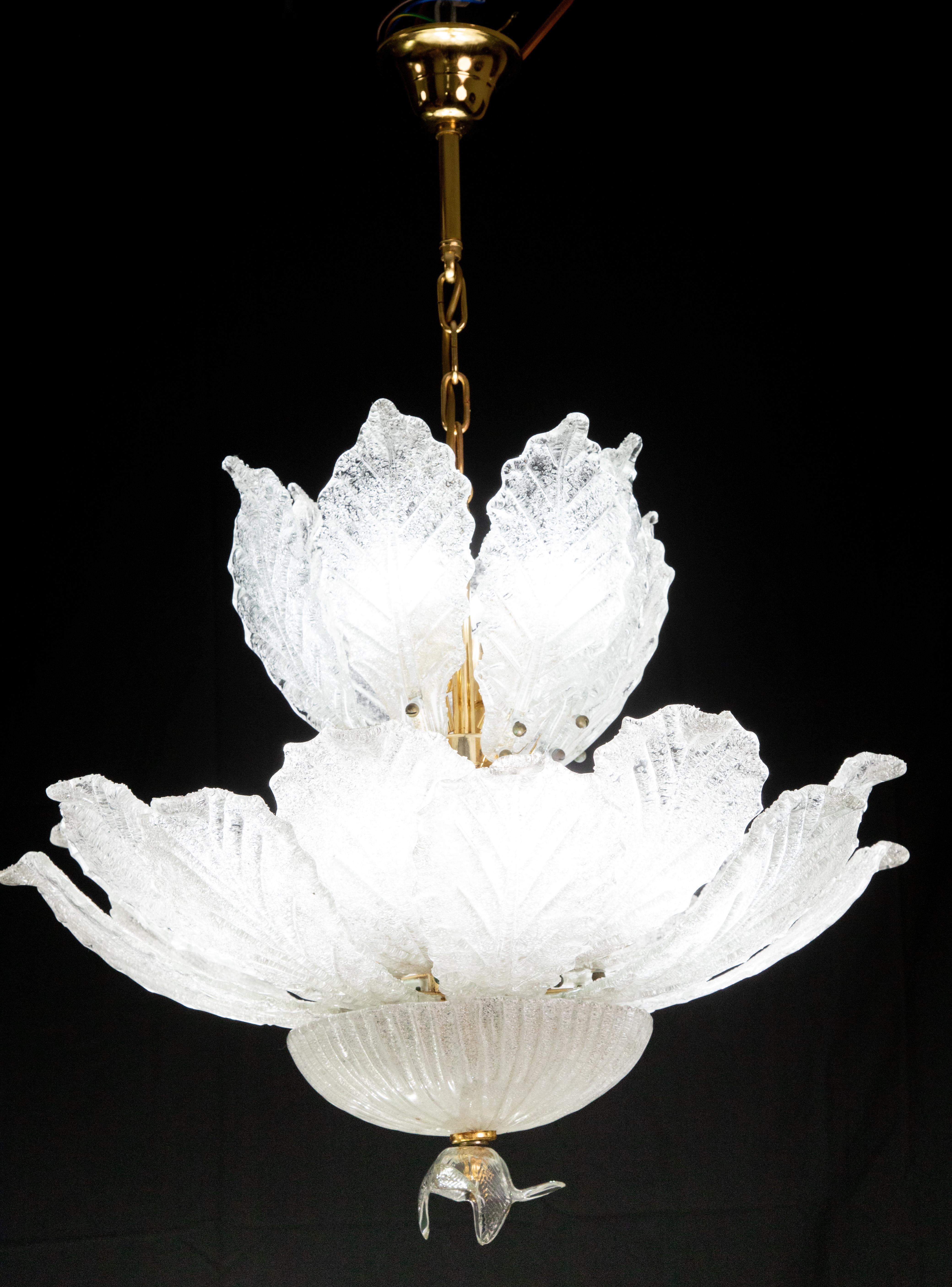 Splendid Murano glass ceiling lamp.

Period: circa 1970.

The light mounts 12 standard European e14 lamp holders.

Perfect for decorating a large space.

Height measures 100 centimeters from the ceiling, diameter about 65 centimeters.