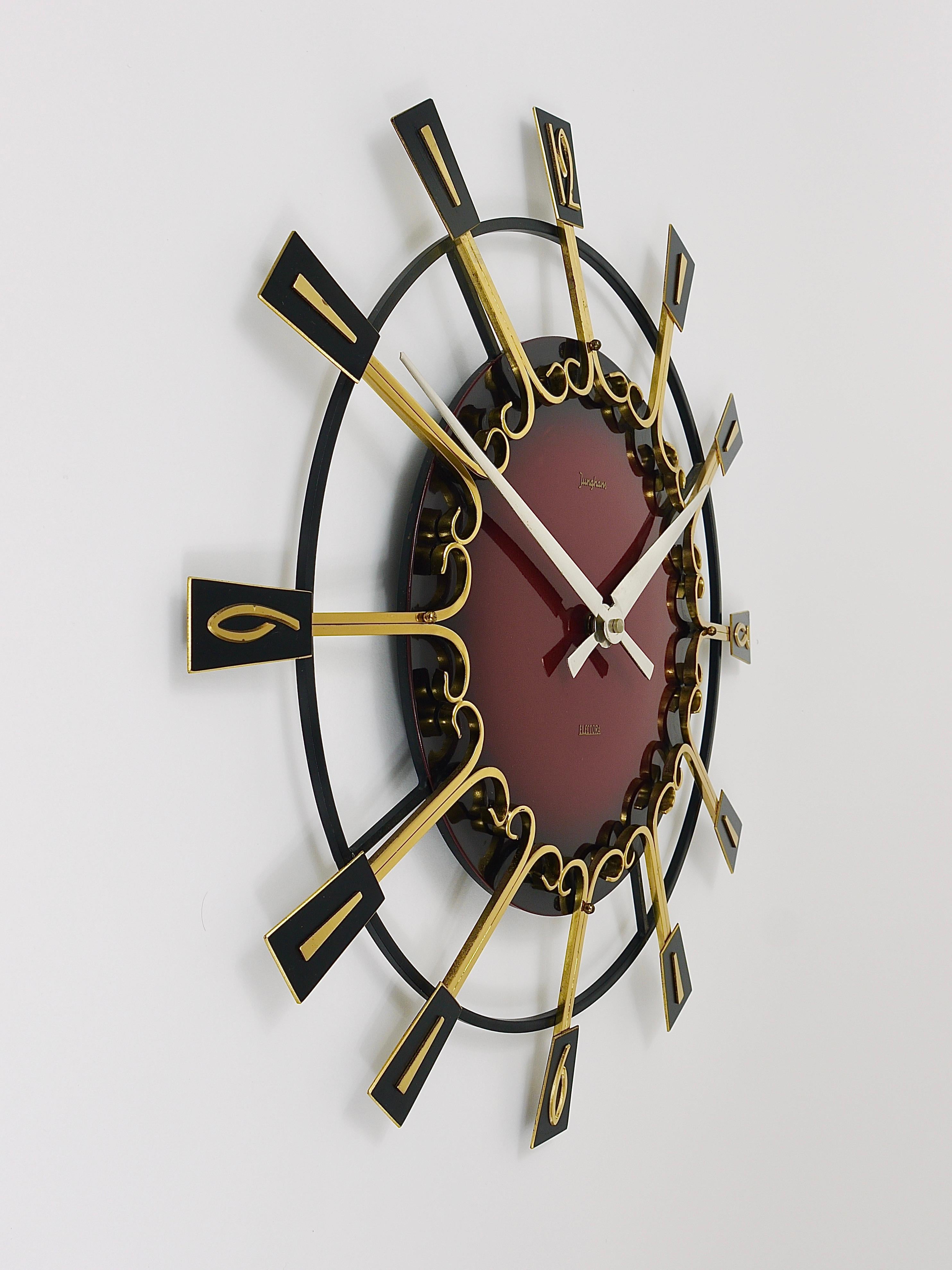Large Mid-Century Junghans Sunburst Brutalist Brass Wall Clock, Germany, 1950s  In Good Condition For Sale In Vienna, AT