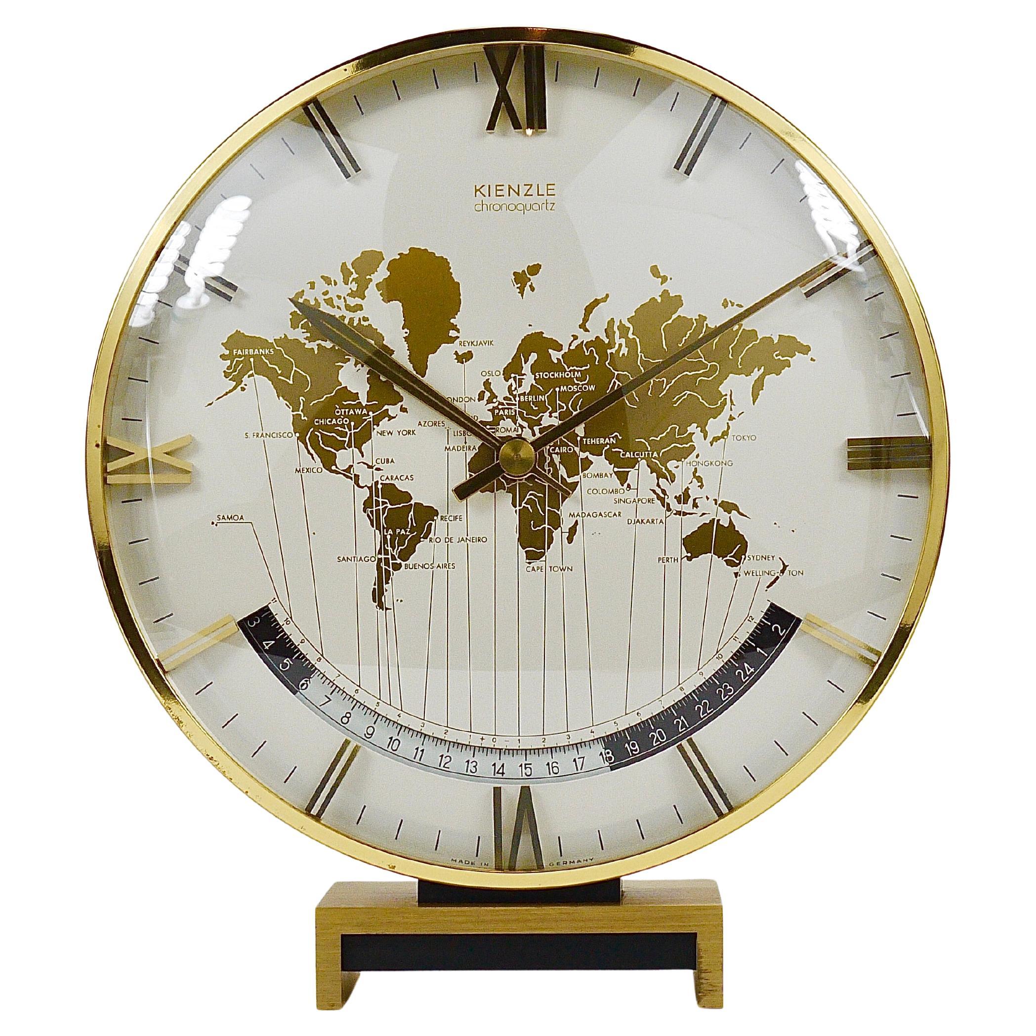 Gran reloj de sobremesa de latón Kienzle GMT World Time Zone de mediados de siglo, Alemania, años 60