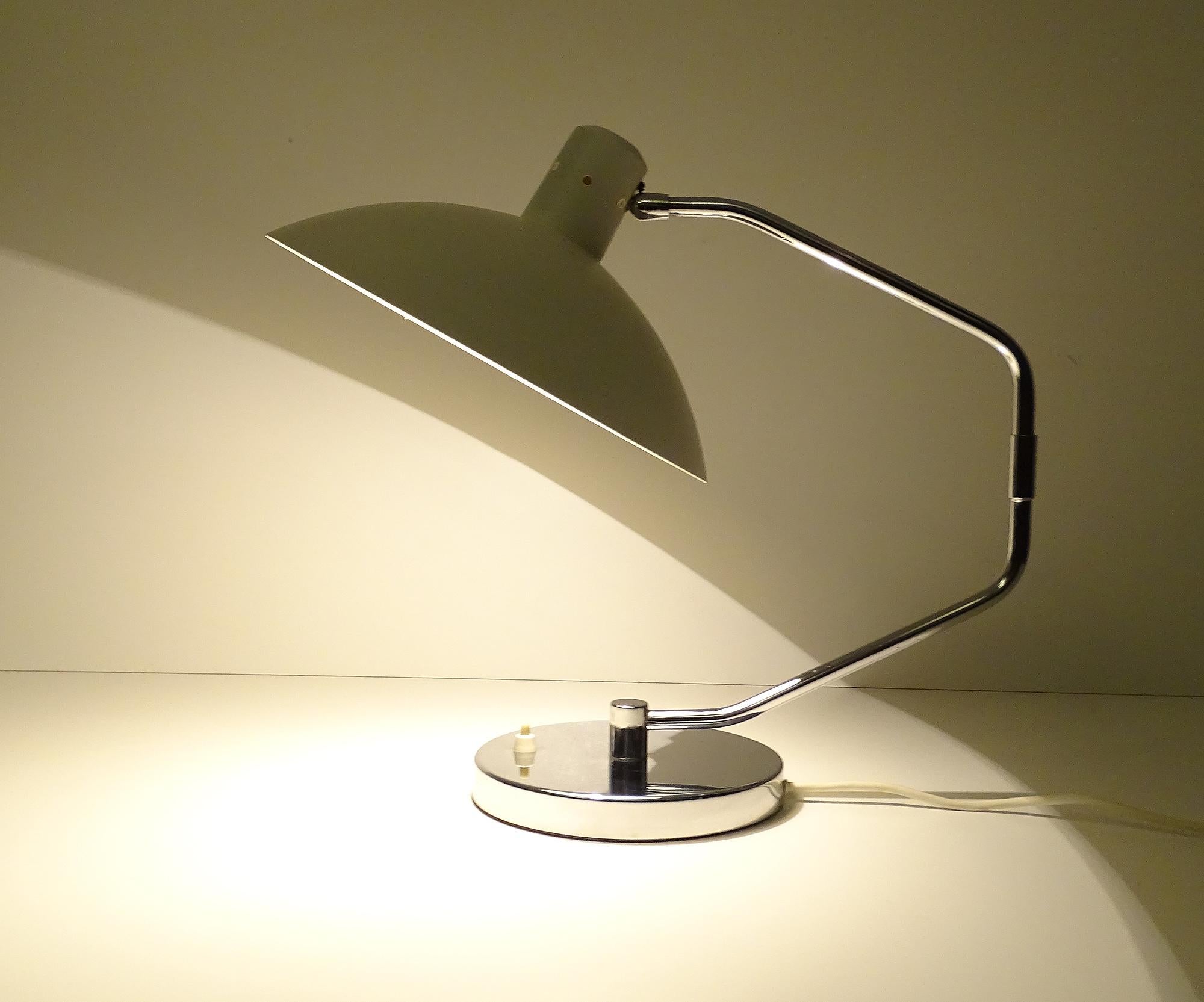 Large 1960s Clay Michie desk lamp No. 8 for Knoll International, tilting white enameled shade on double swiveling arm, the angle of the shade itself can also be adjusted. Rewired,  The lamps have been tested with US American light bulbs under 120v