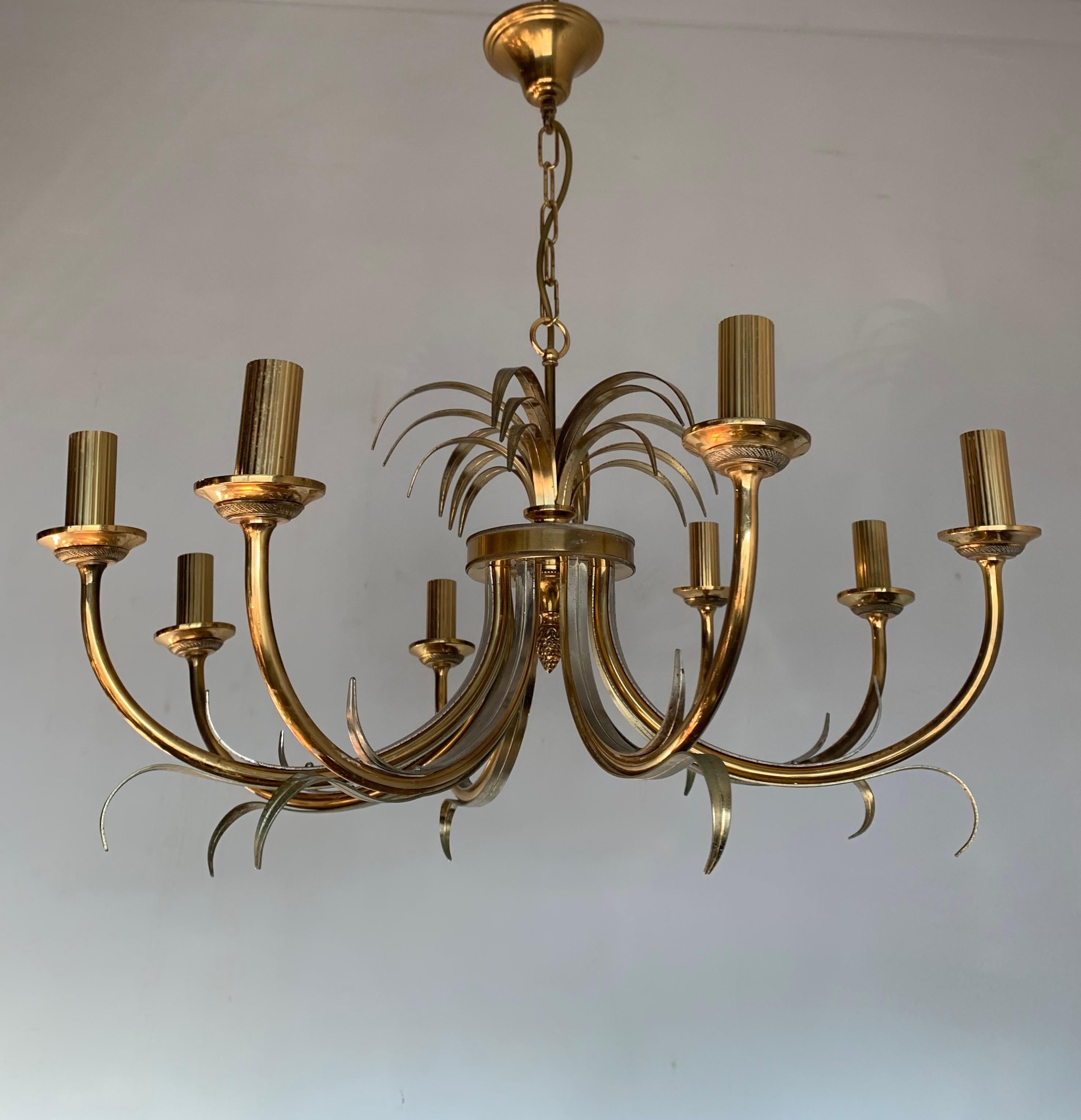 Large Midcentury Made Matching Pair of Hollywood Regency Leaf Design Chandeliers In Good Condition For Sale In Lisse, NL
