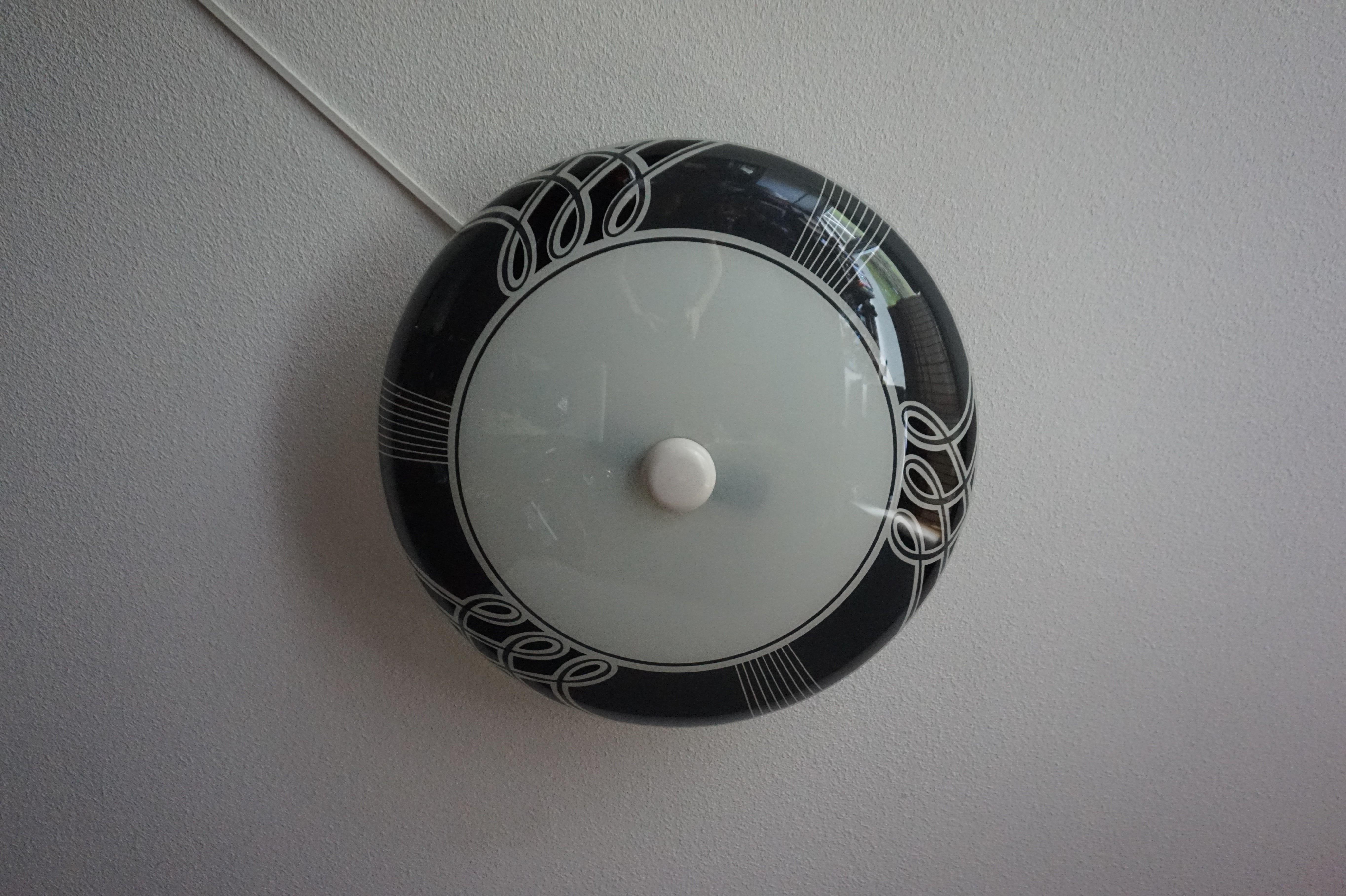 Grande lampe encastrée en verre noir et blanc, moderne du milieu du siècle dernier / lampe pendante The Modern Age 3