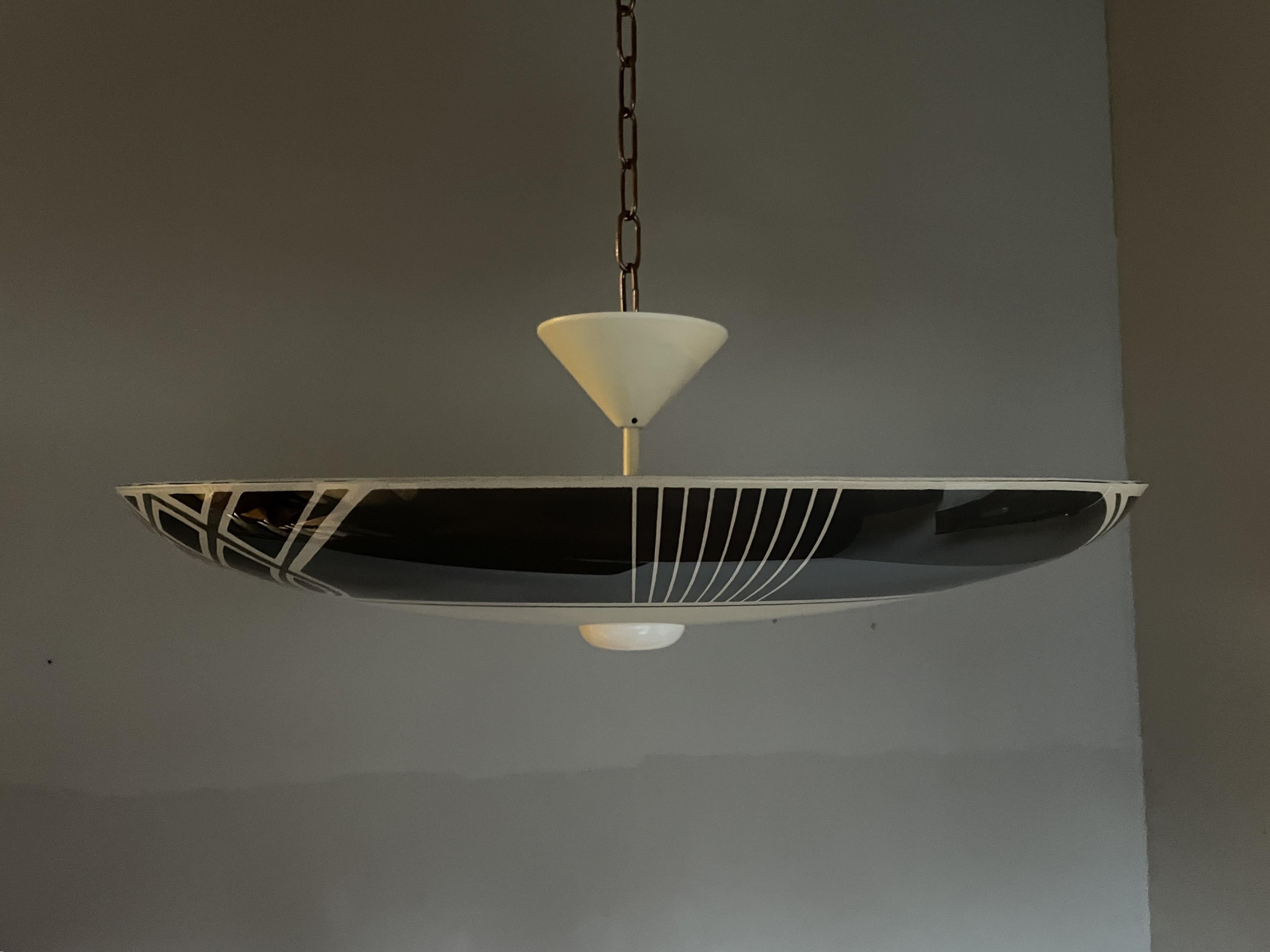 Mid-Century Modern Grande lampe encastrée en verre noir et blanc, moderne du milieu du siècle dernier / lampe pendante The Modern Age