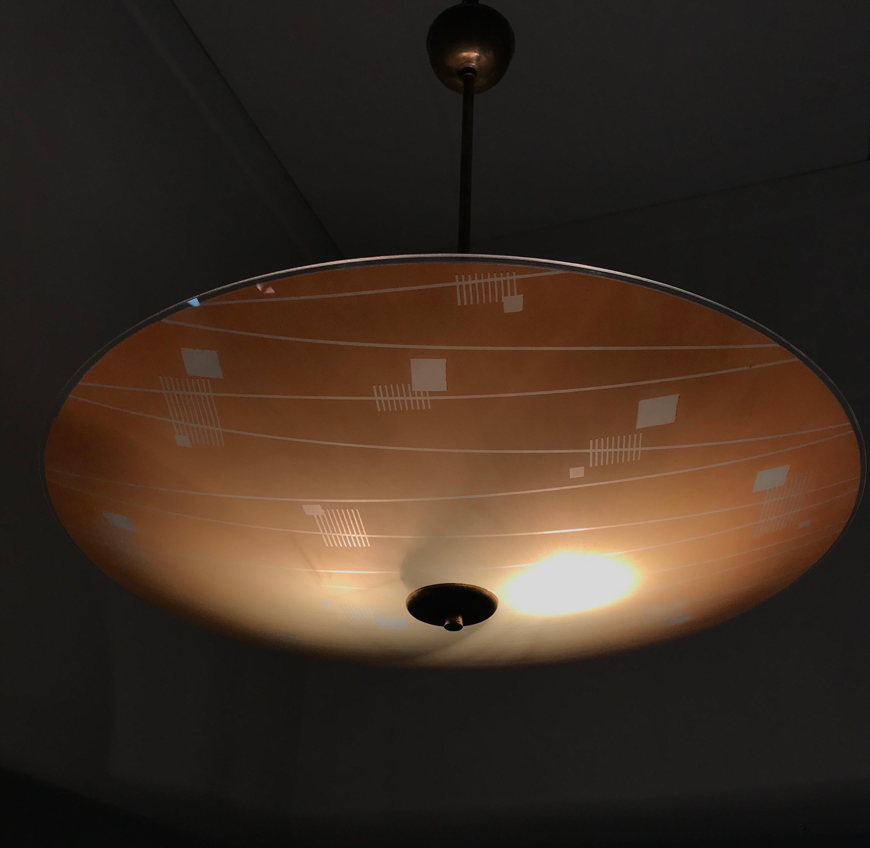 Large Mid-Century Modern Etched and Peach Colored Glass Pendant or Flush Mount In Good Condition For Sale In Lisse, NL