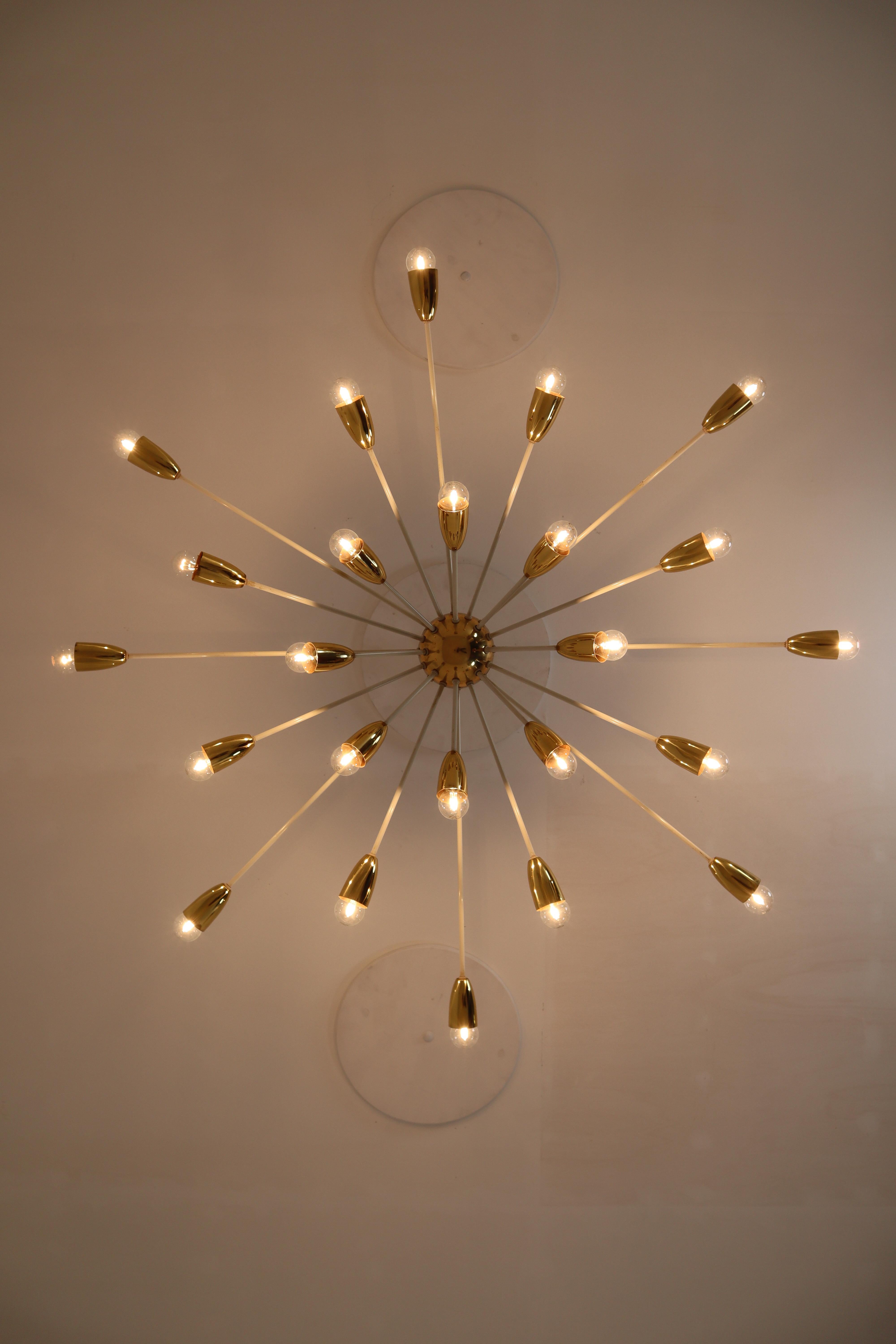 Large Mid-Century Modernist Sputnik Chandelier in Brass, Praque, 1970s In Good Condition In Almelo, NL