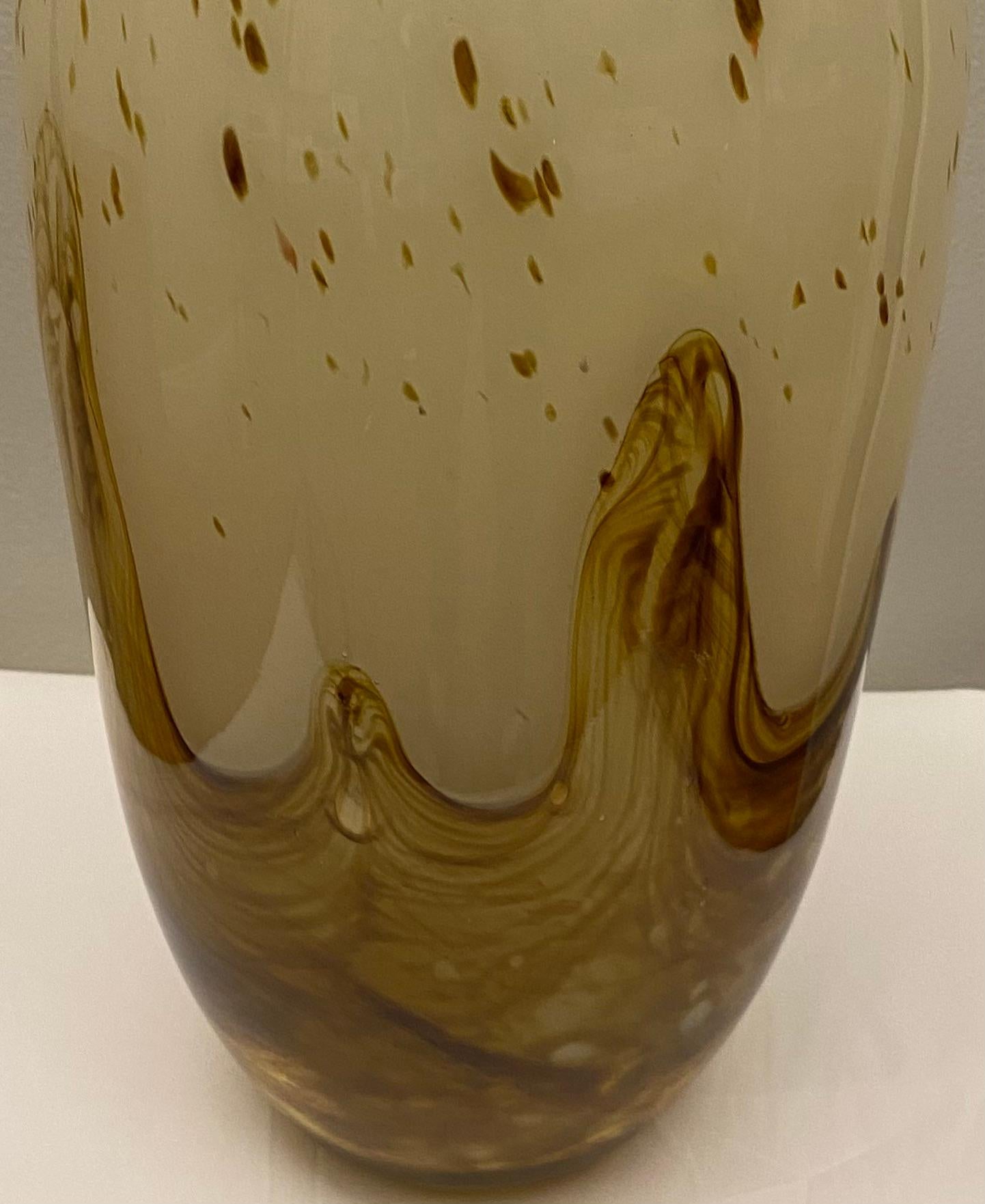 Large Midcentury Murano Art Glass Vase, Beige & Amber Attrib. to Fratelli Toso In Good Condition For Sale In Miami, FL