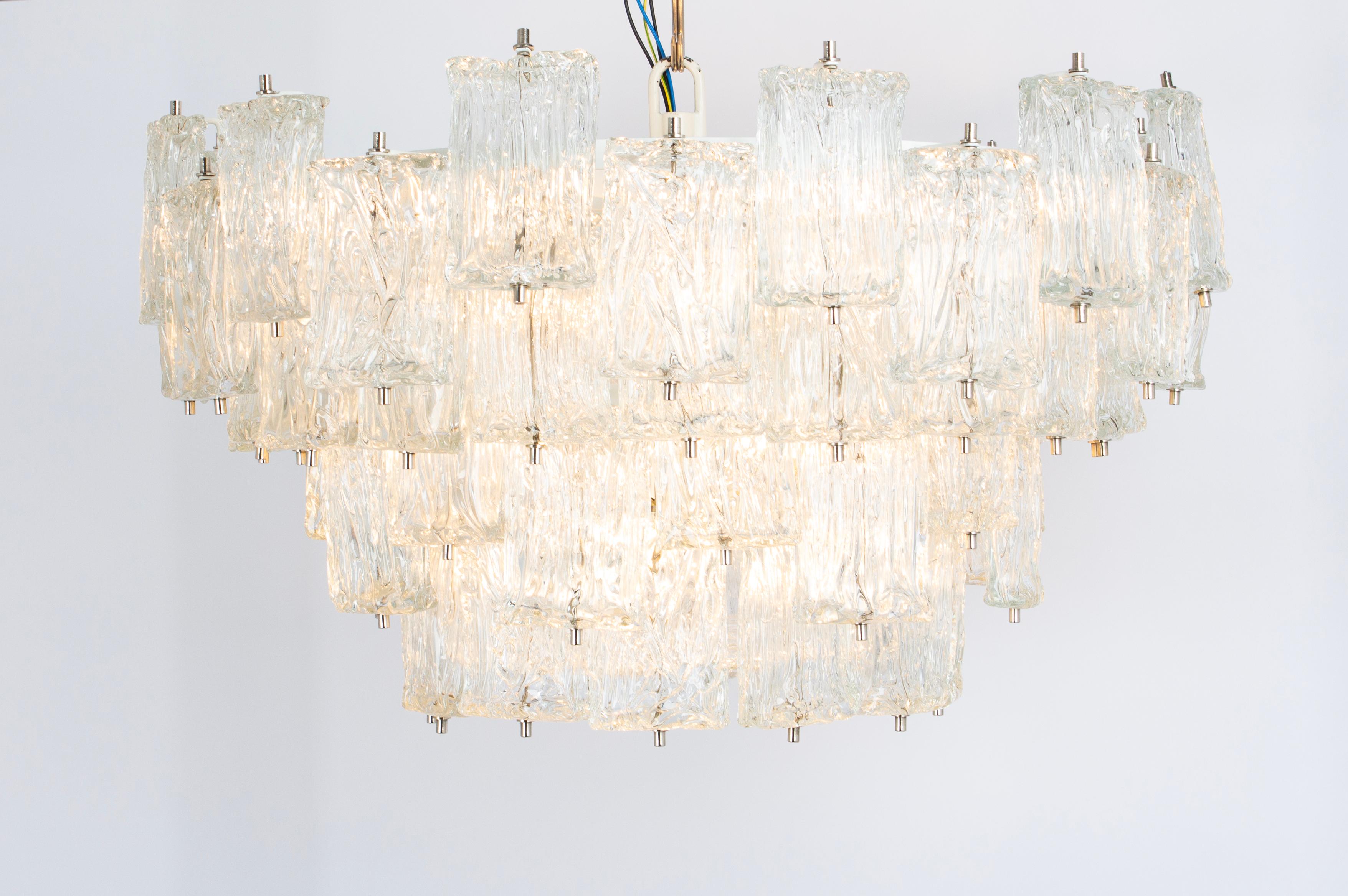 Mid-Century Murano glass chandelier by Barovier & Toso, Italy, 1960s
Very good condition.

High quality and in very good condition. Cleaned, well-wired, and ready to use.

The fixture requires 20 x E27 standard bulbs with 80W max each
Light bulbs