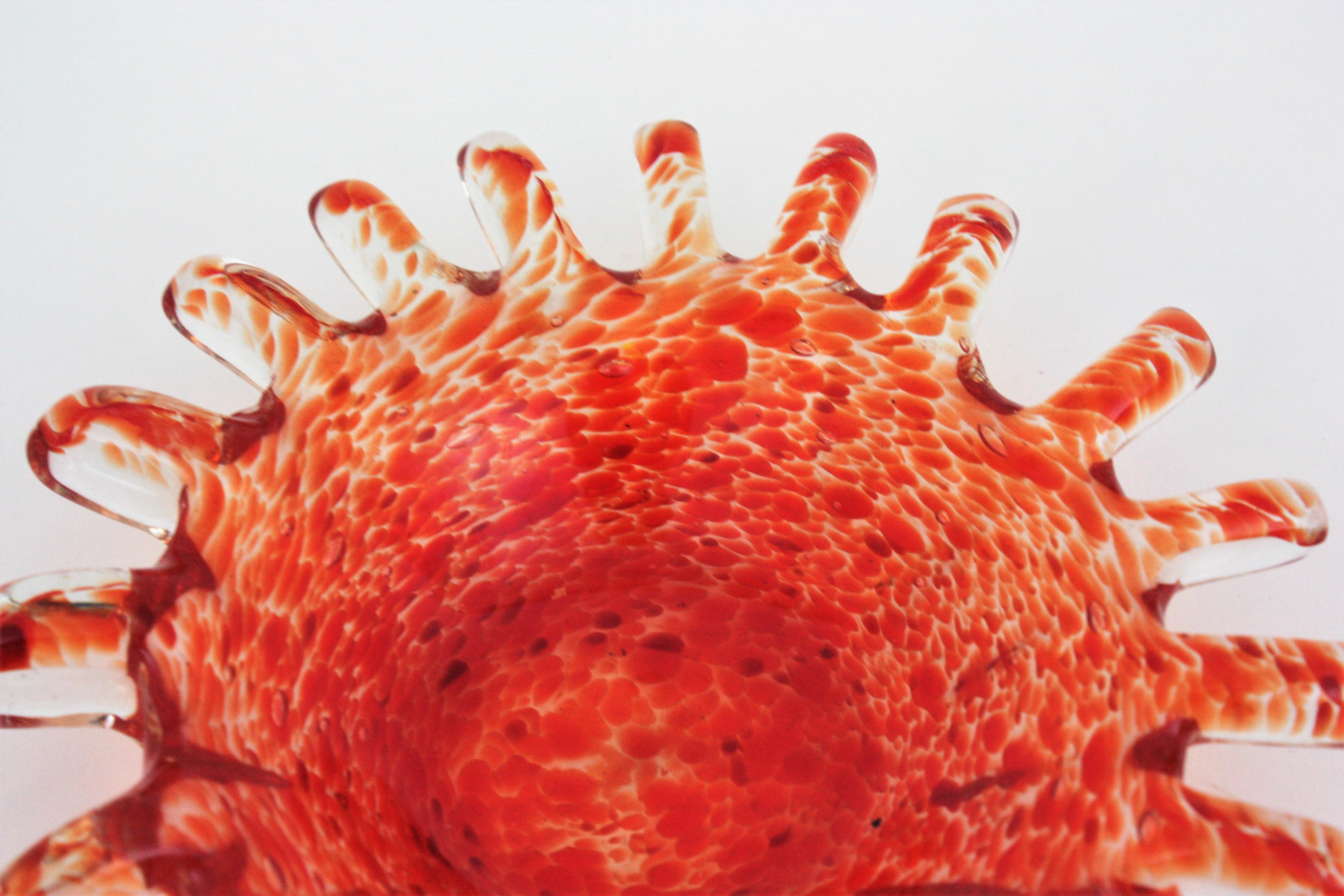 XX secolo Grande ciotola in vetro artistico di Murano arancione a raggiera della metà del secolo scorso in vendita