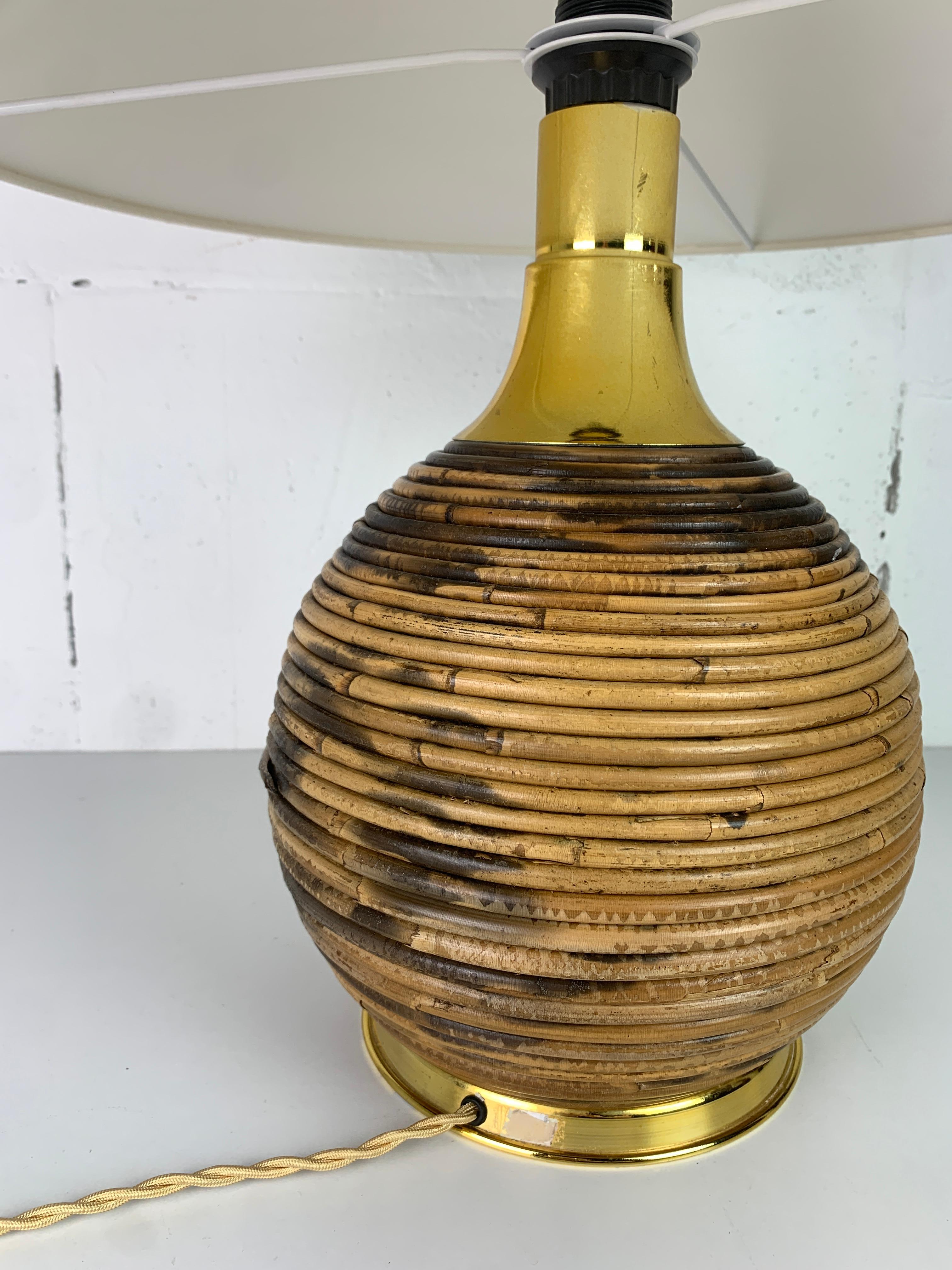 Grande lampe de table en bambou, rotin et laiton, Italie, années 1970 Bon état - En vente à Zaandam, NL