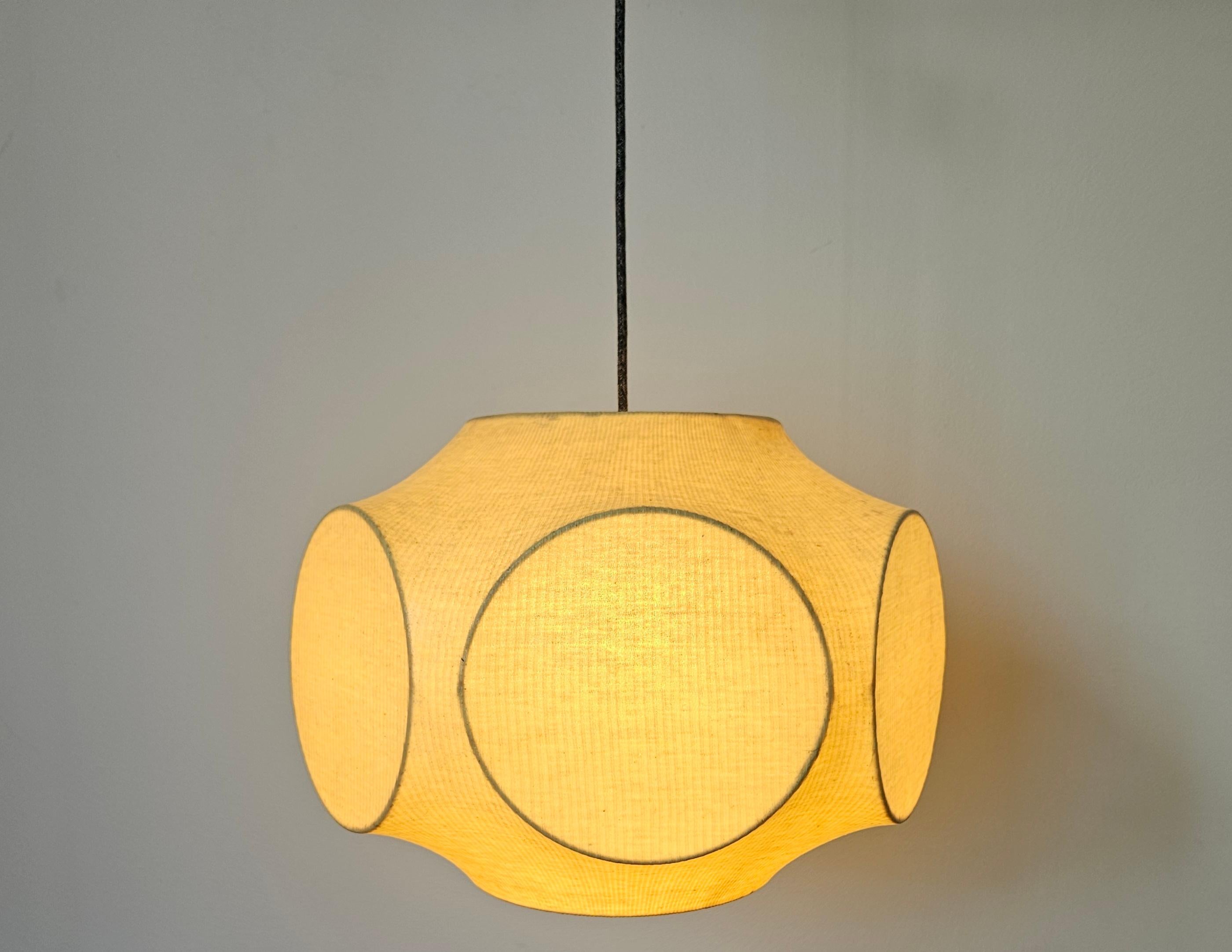 Grand pendentif cocon conçu par Achille Castiglioni, Italie, années 1960 en vente 6