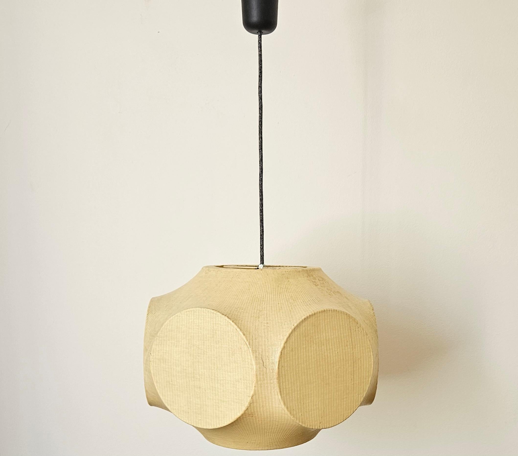 Mid-Century Modern Grand pendentif cocon conçu par Achille Castiglioni, Italie, années 1960 en vente