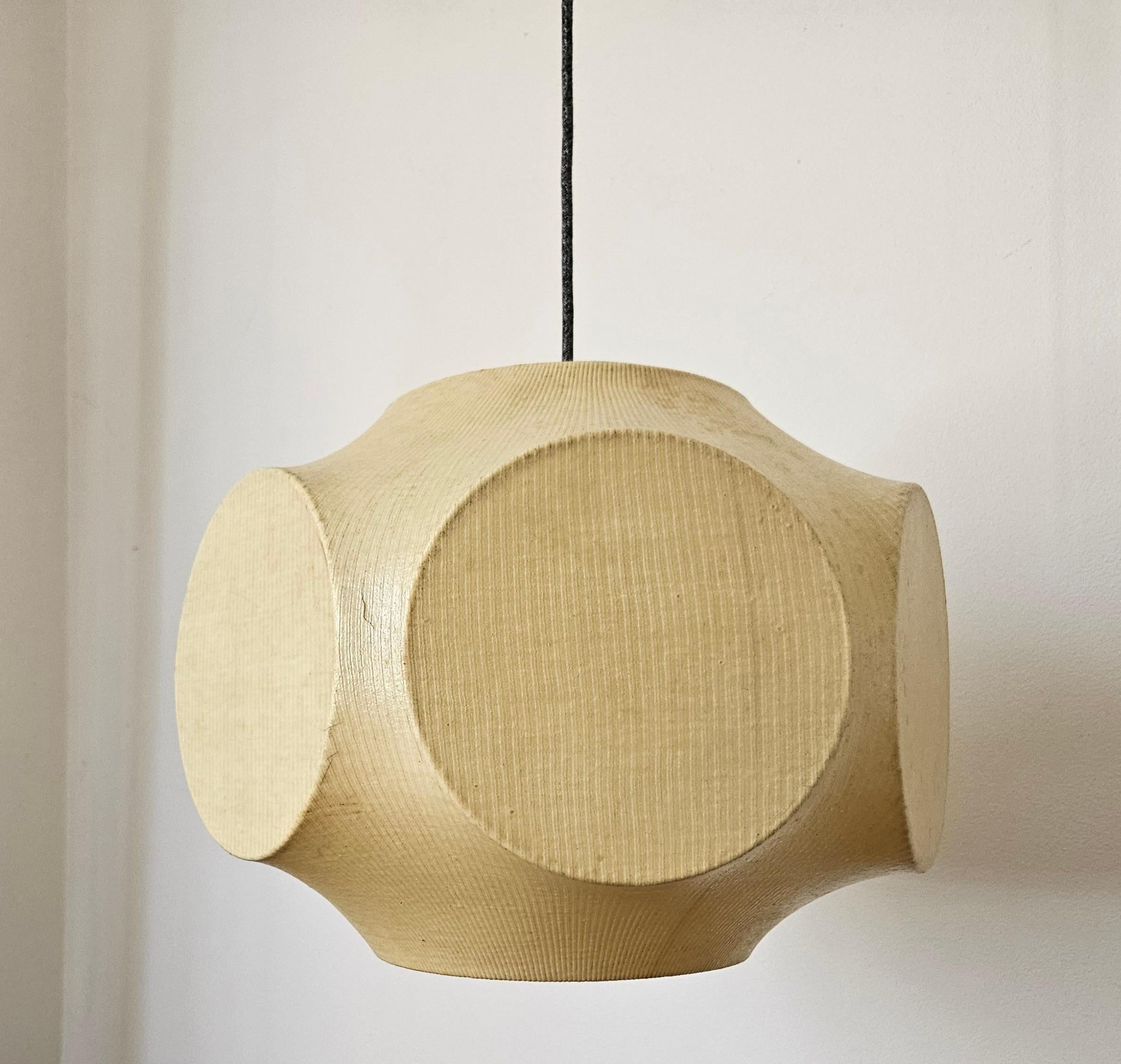 italien Grand pendentif cocon conçu par Achille Castiglioni, Italie, années 1960 en vente