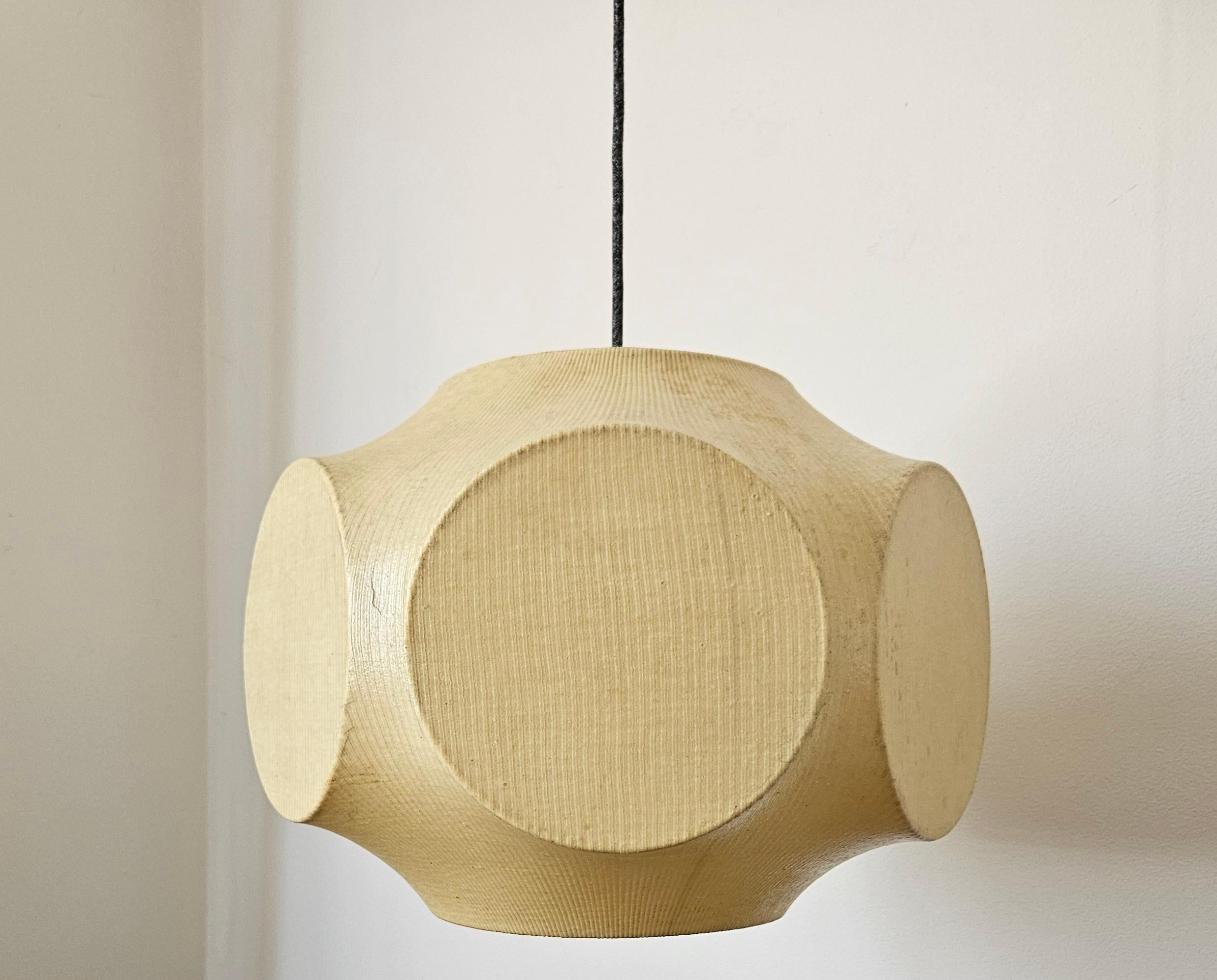 Milieu du XXe siècle Grand pendentif cocon conçu par Achille Castiglioni, Italie, années 1960 en vente