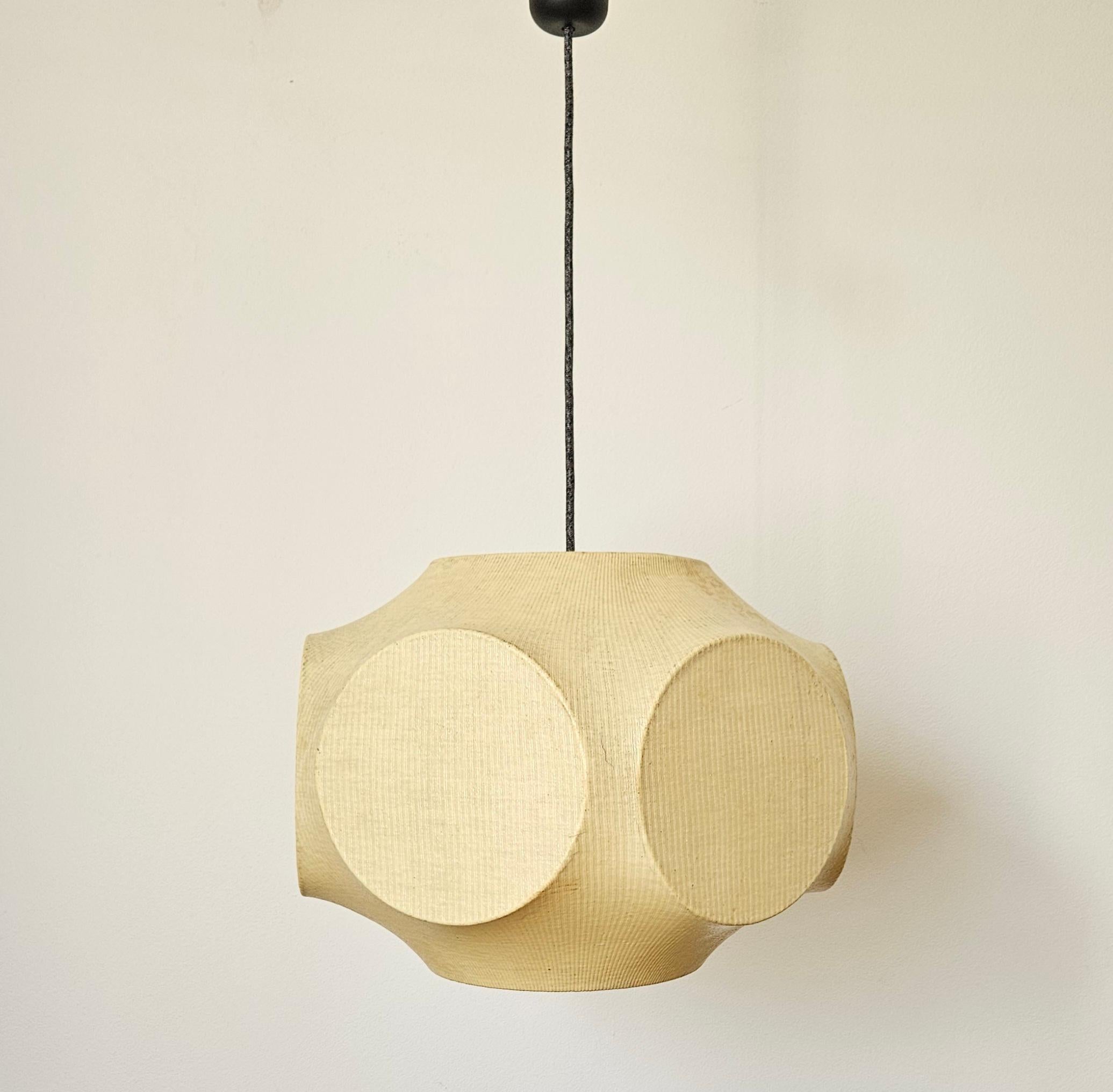 Grand pendentif cocon conçu par Achille Castiglioni, Italie, années 1960 en vente 1