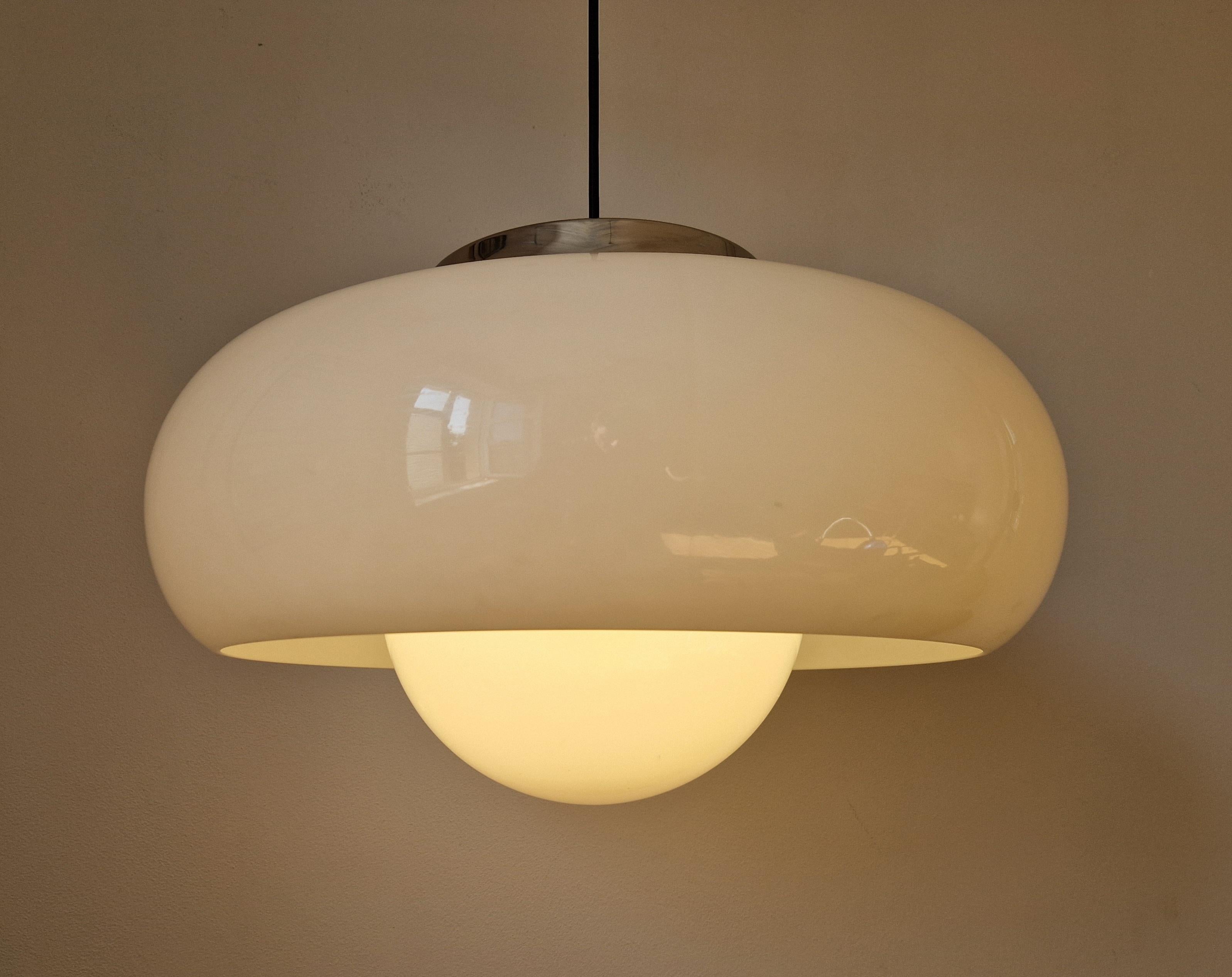 Große Mid-Century-Pendelleuchte Meblo entworfen von Harvey Guzzini, Italien, 1970er Jahre im Zustand „Gut“ in Praha, CZ