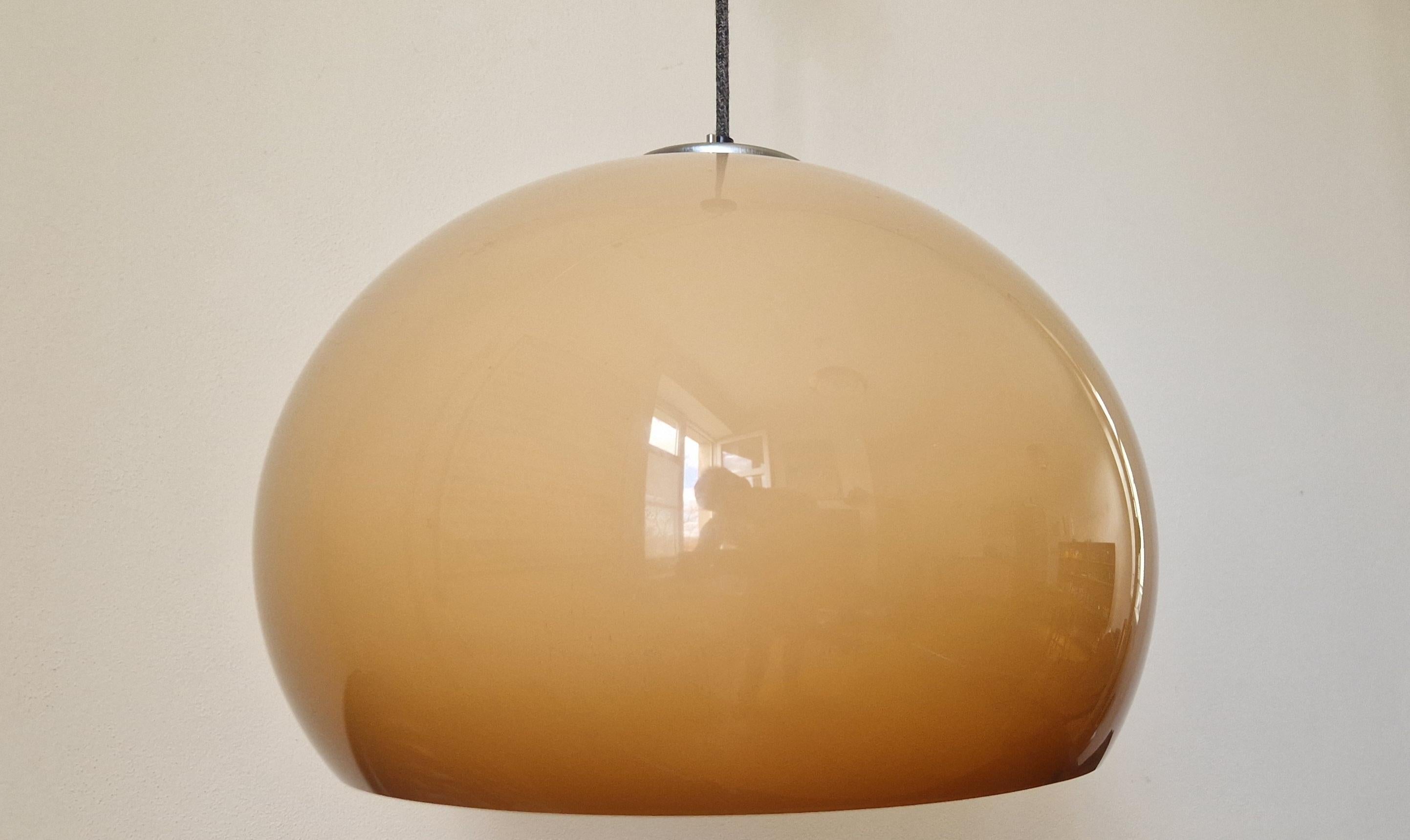 Große Mid-Century-Pendelleuchte Meblo, Harvey Guzzini, Italien, 1970er Jahre im Angebot 4