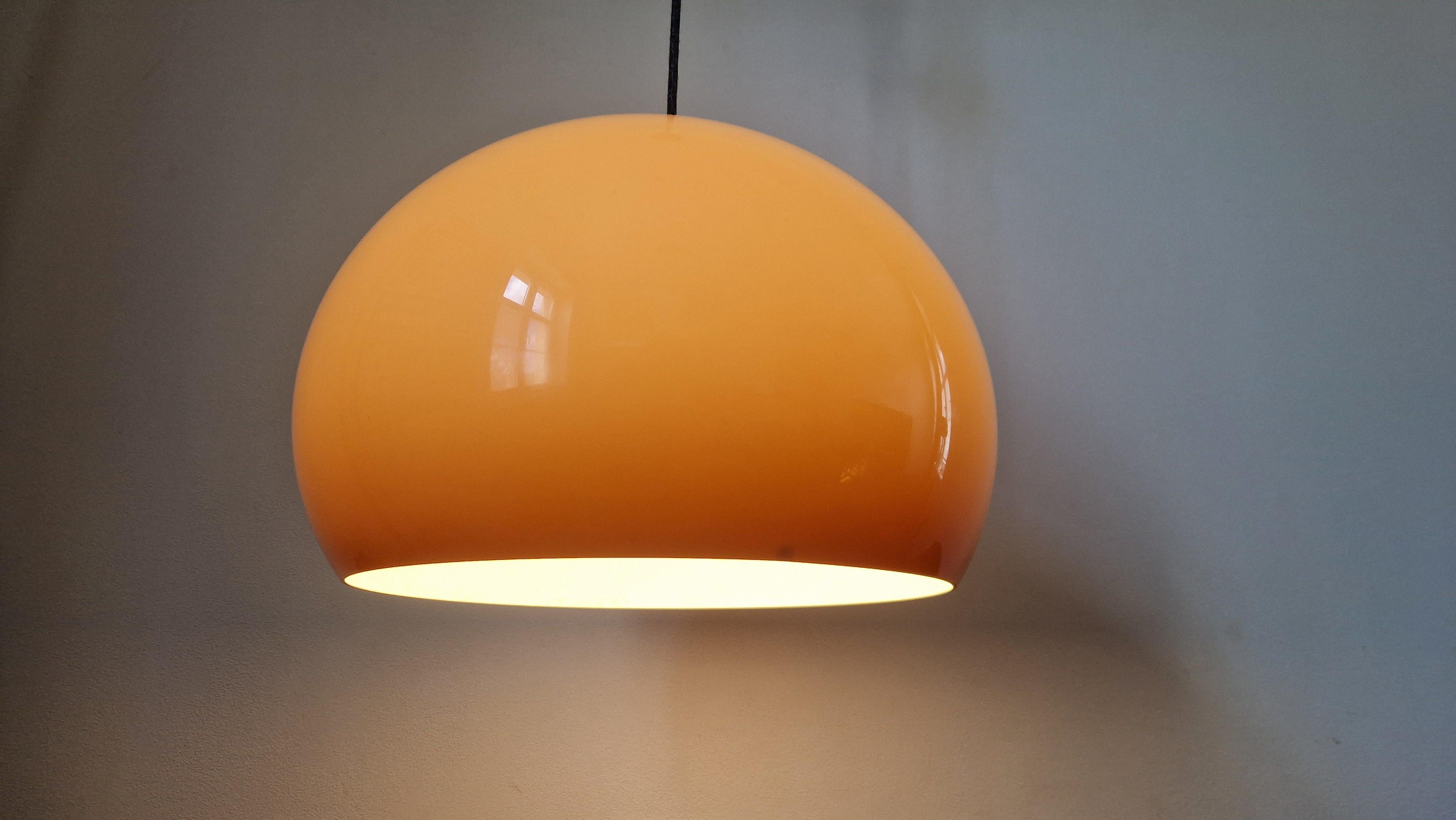 Große Mid-Century-Pendelleuchte Meblo, Harvey Guzzini, Italien, 1970er Jahre im Angebot 1