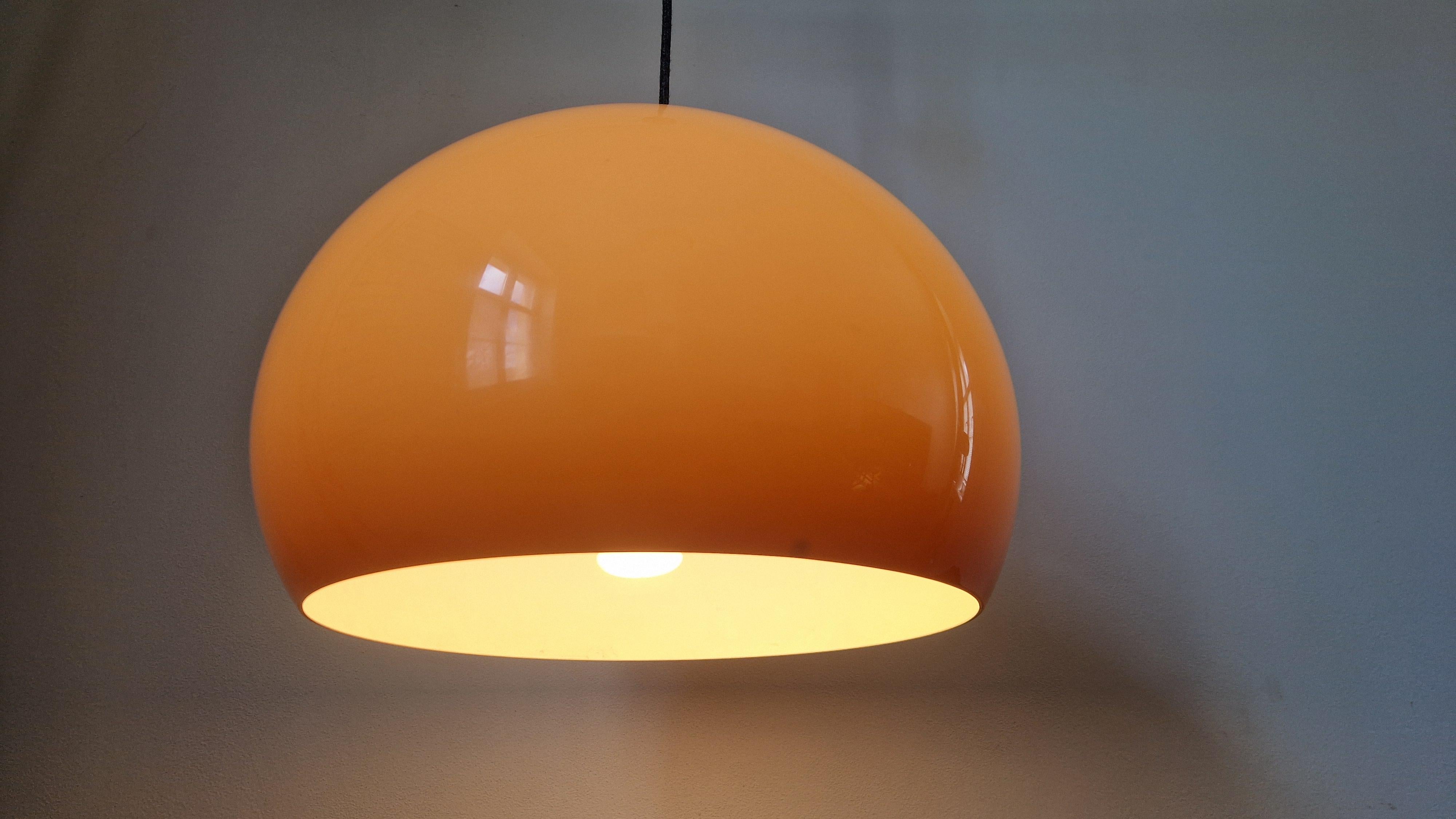 Große Mid-Century-Pendelleuchte Meblo, Harvey Guzzini, Italien, 1970er Jahre im Angebot 2